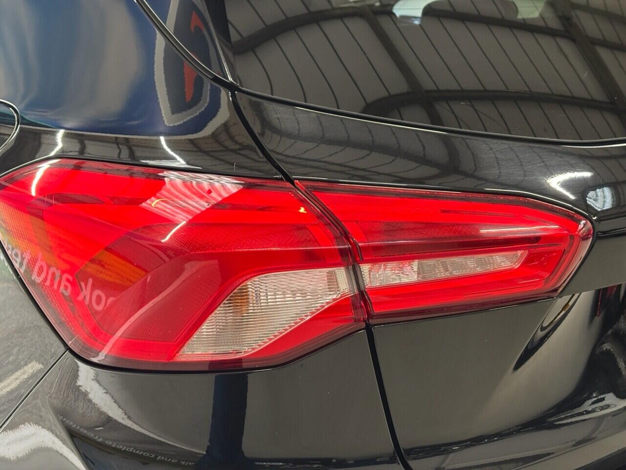Ford Focus view 57