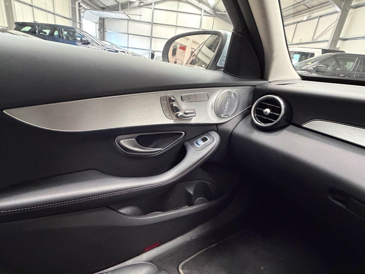 Mercedes-Benz C Class view 27