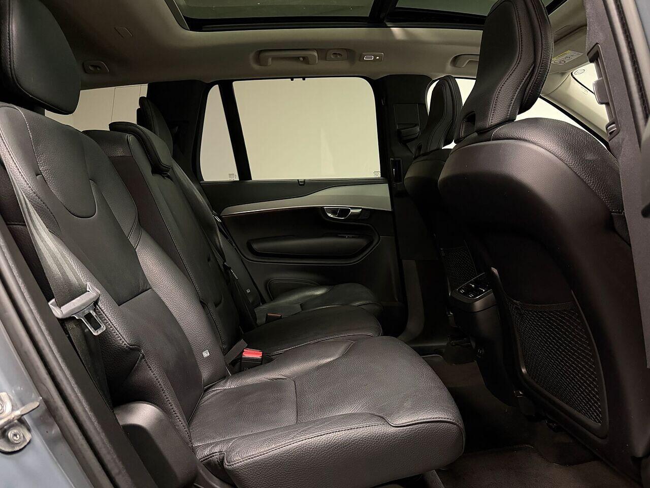 Volvo XC90 view 16