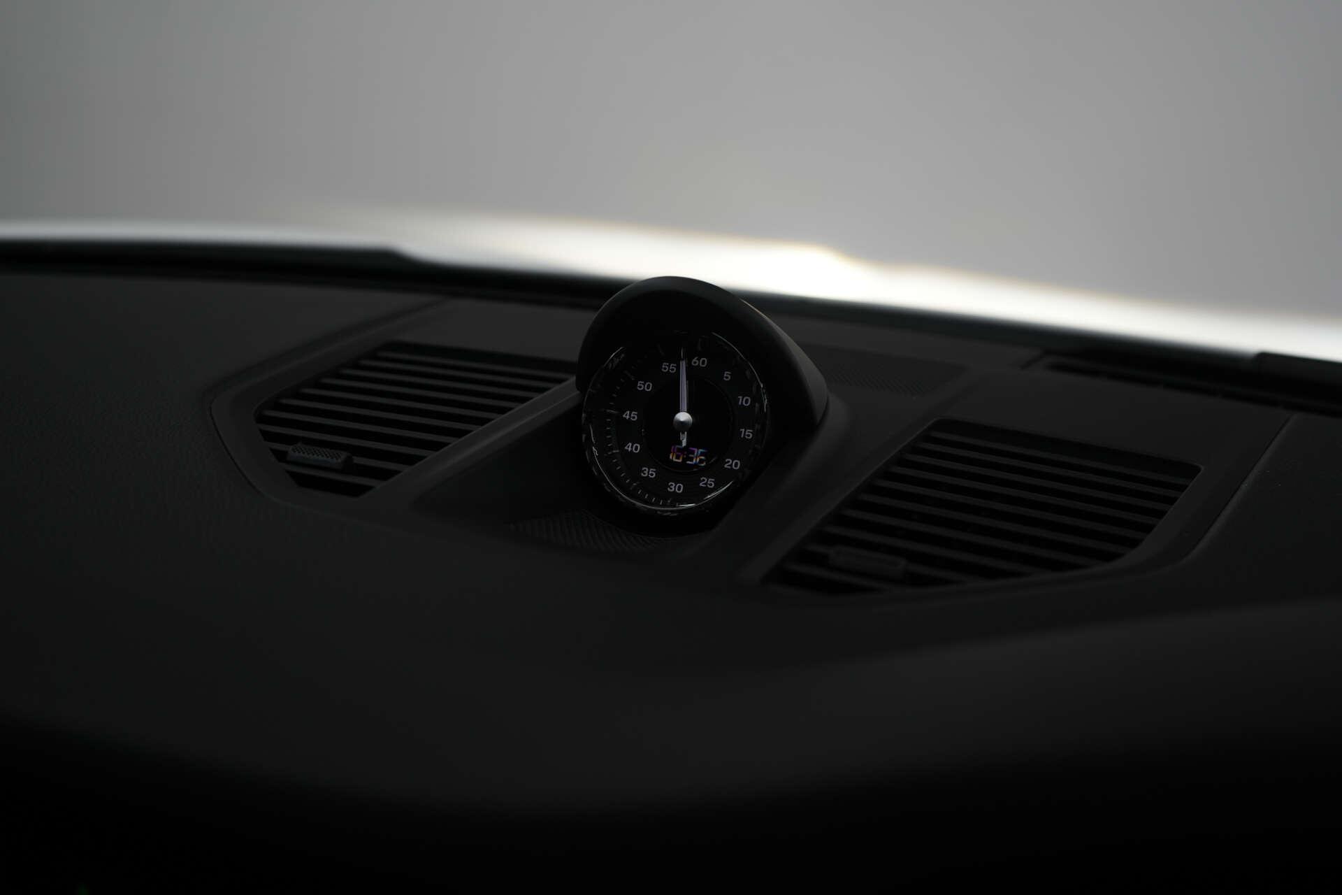 Porsche 911 view 59