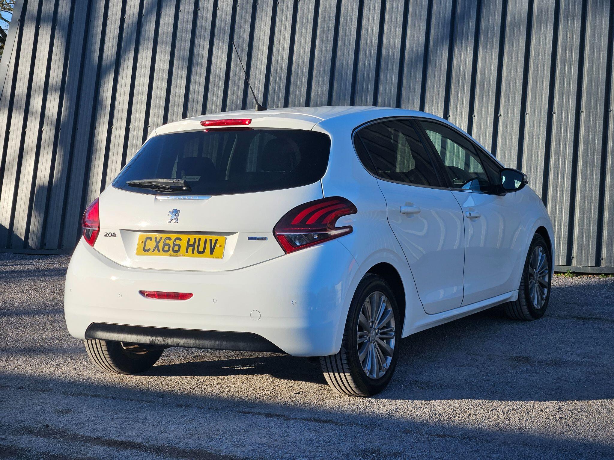 2017 Peugeot 208 image 11