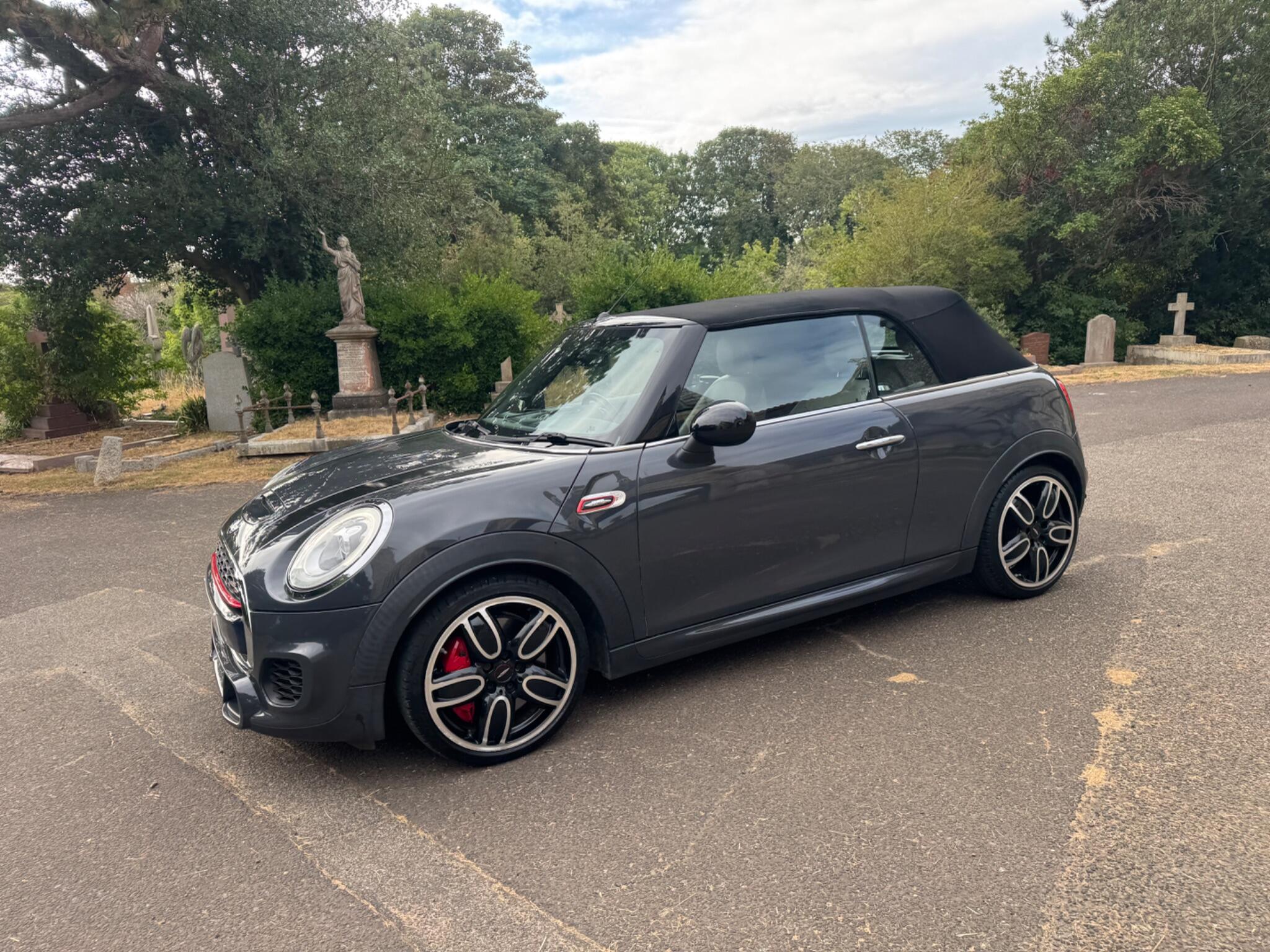 Mini Convertible view 4