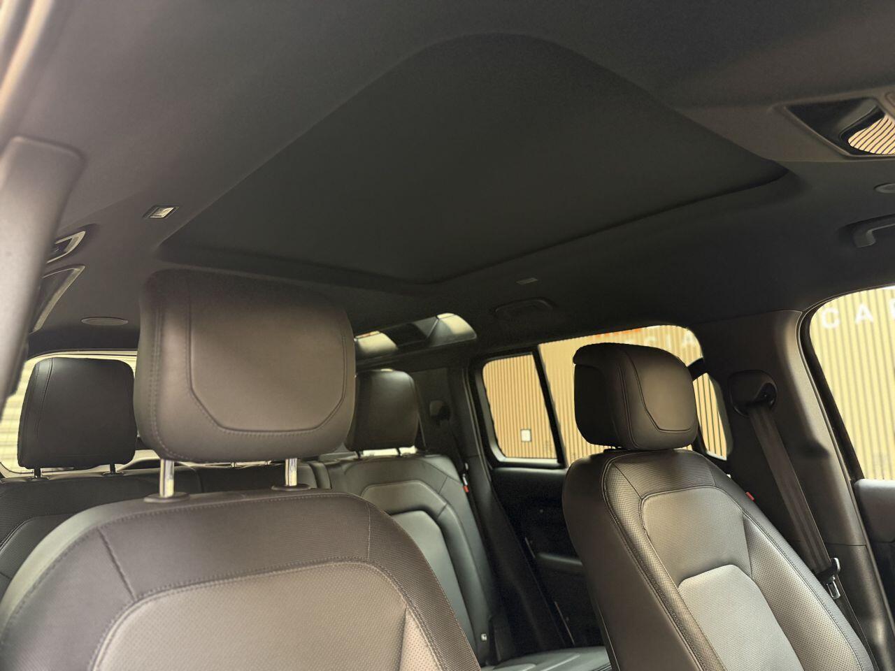 Land Rover Defender 110 view 36