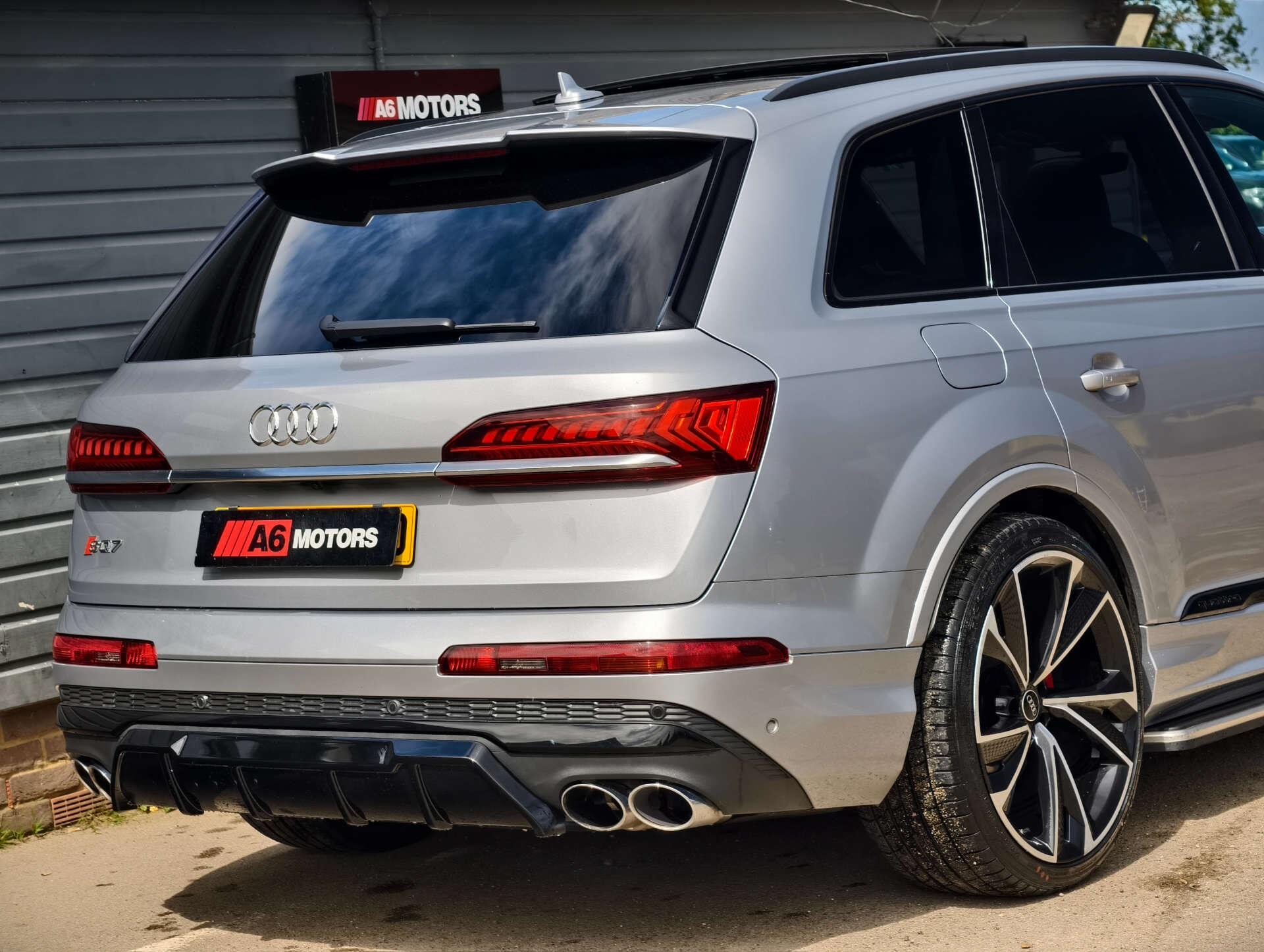 Audi SQ7 view 16