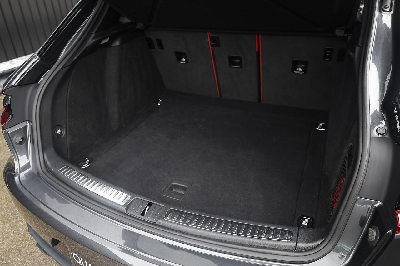 Porsche Macan view 23