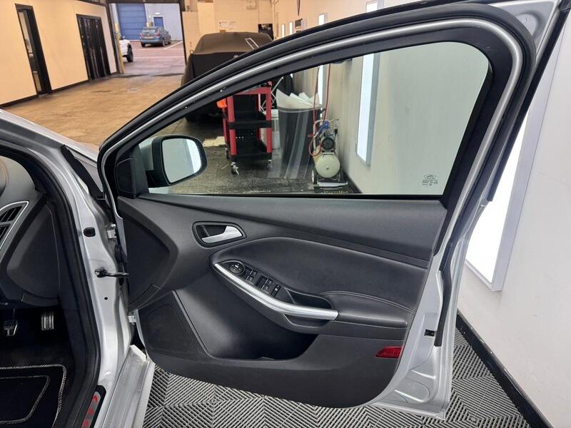 2013 Ford Focus 2.0T EcoBoost ST-2 Euro 5 (s/s) 5dr • 72,500 miles image 26