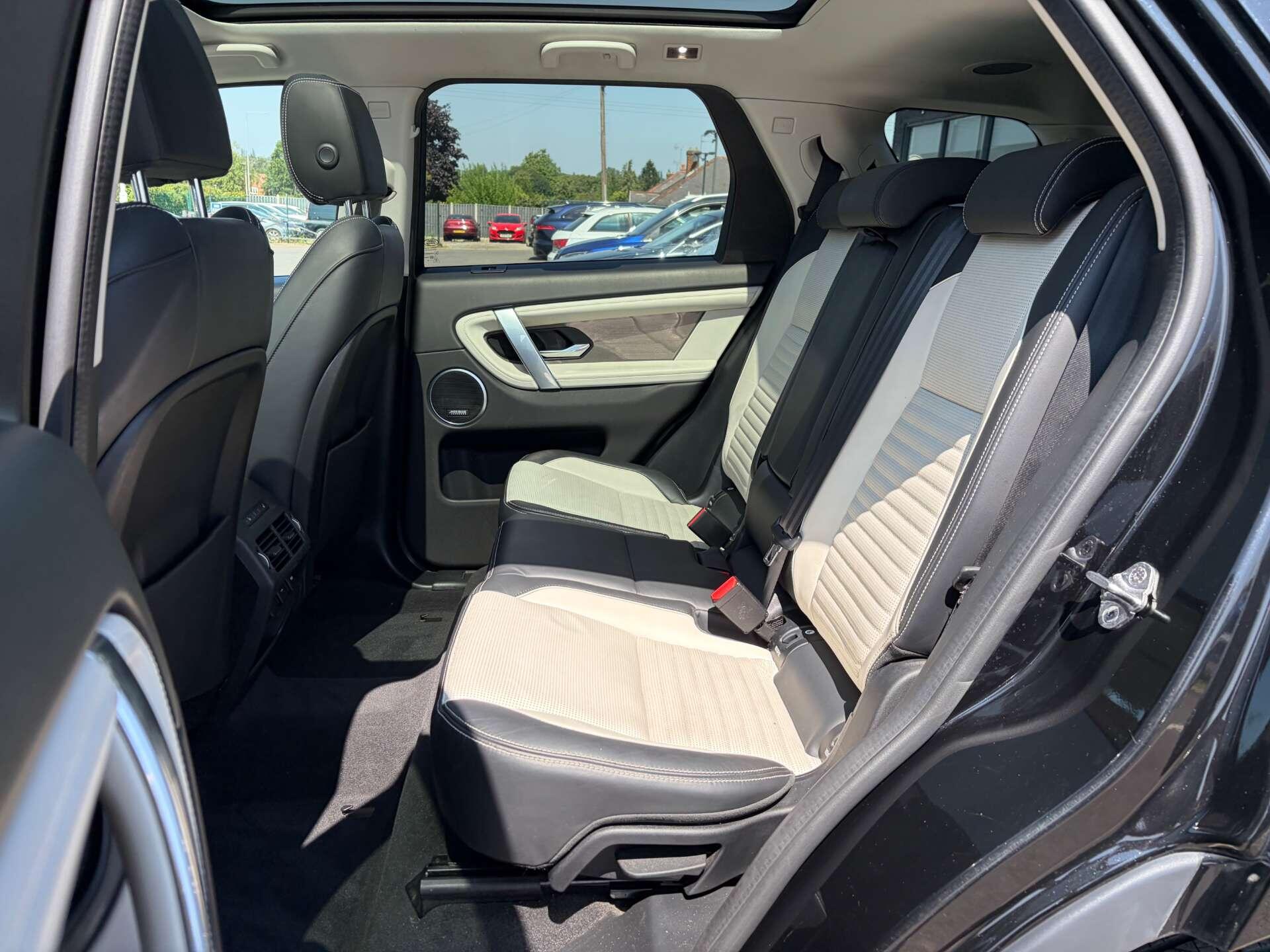 Land Rover Discovery Sport view 15