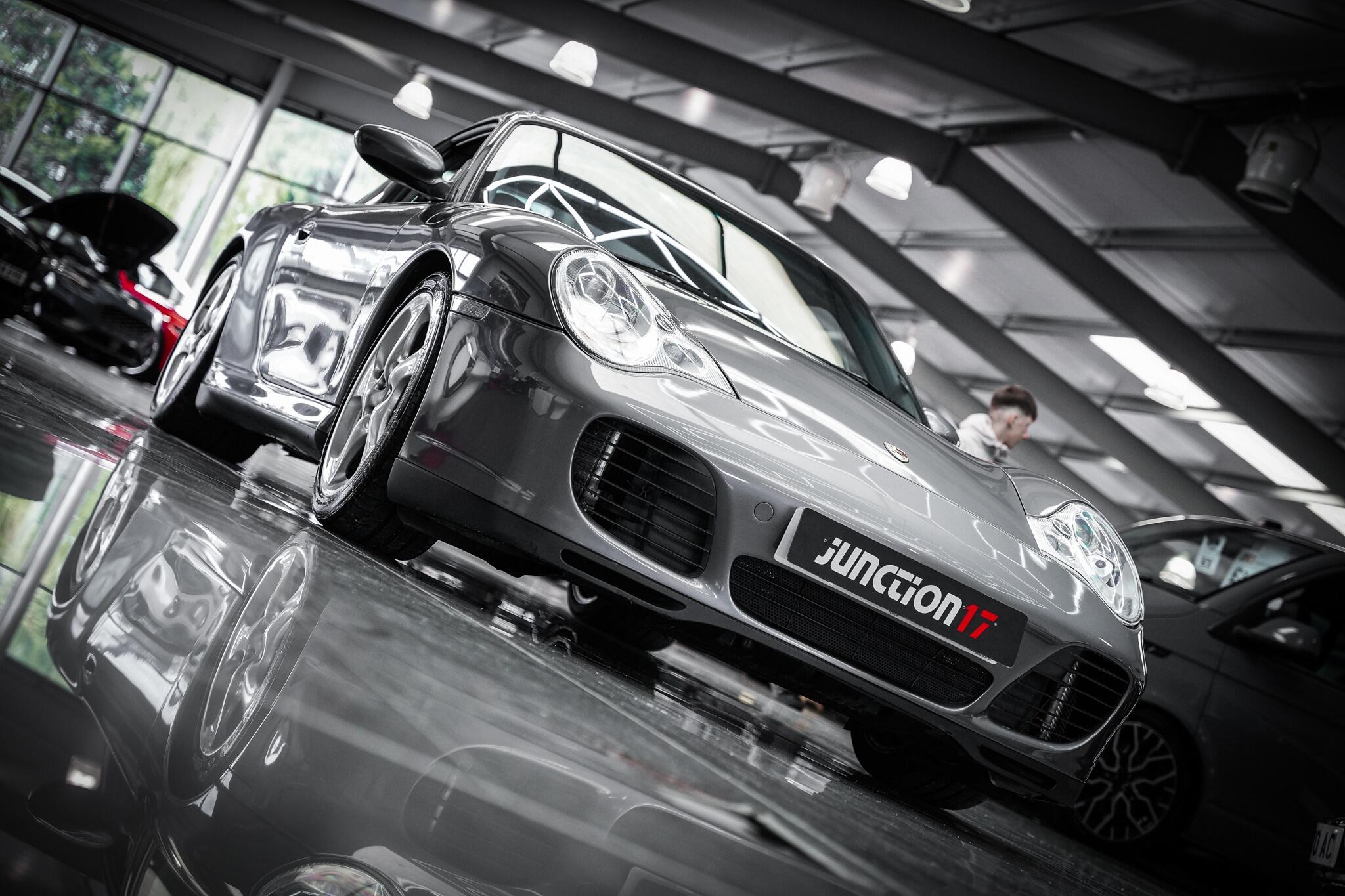 Porsche 911 view 31