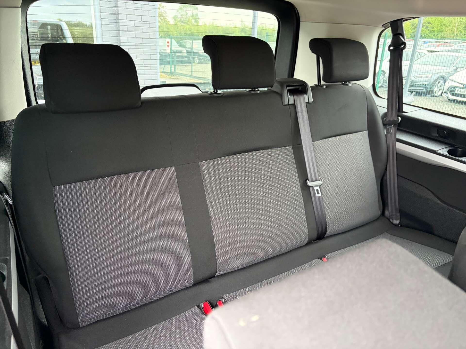 Peugeot Traveller view 27