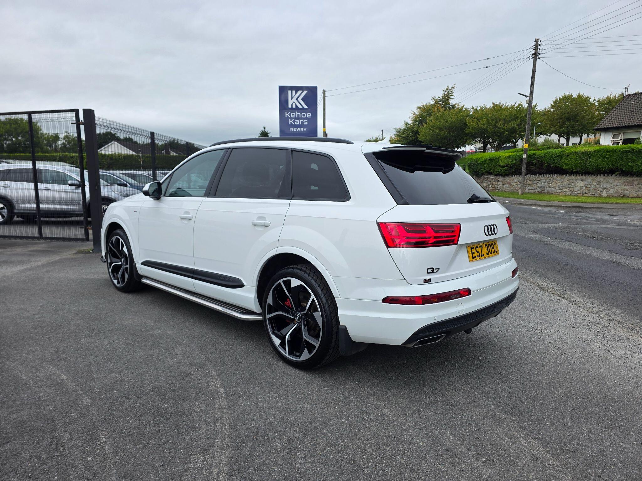 Audi Q7 view 7