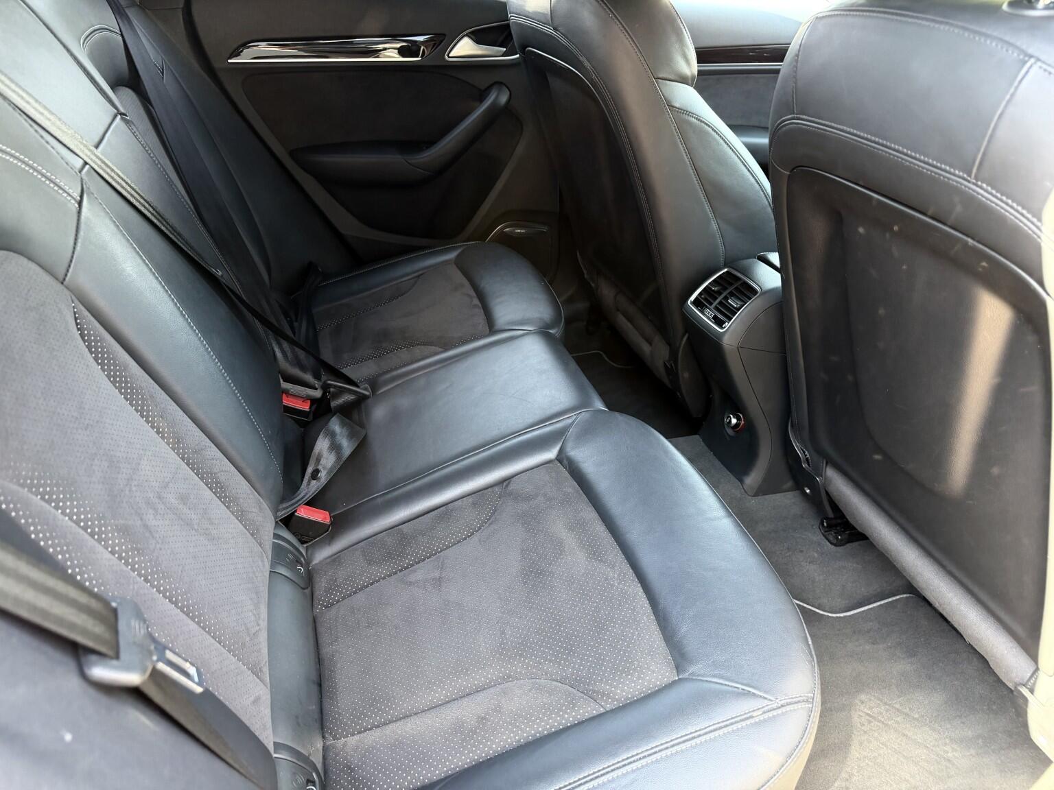 Audi Q3 view 27