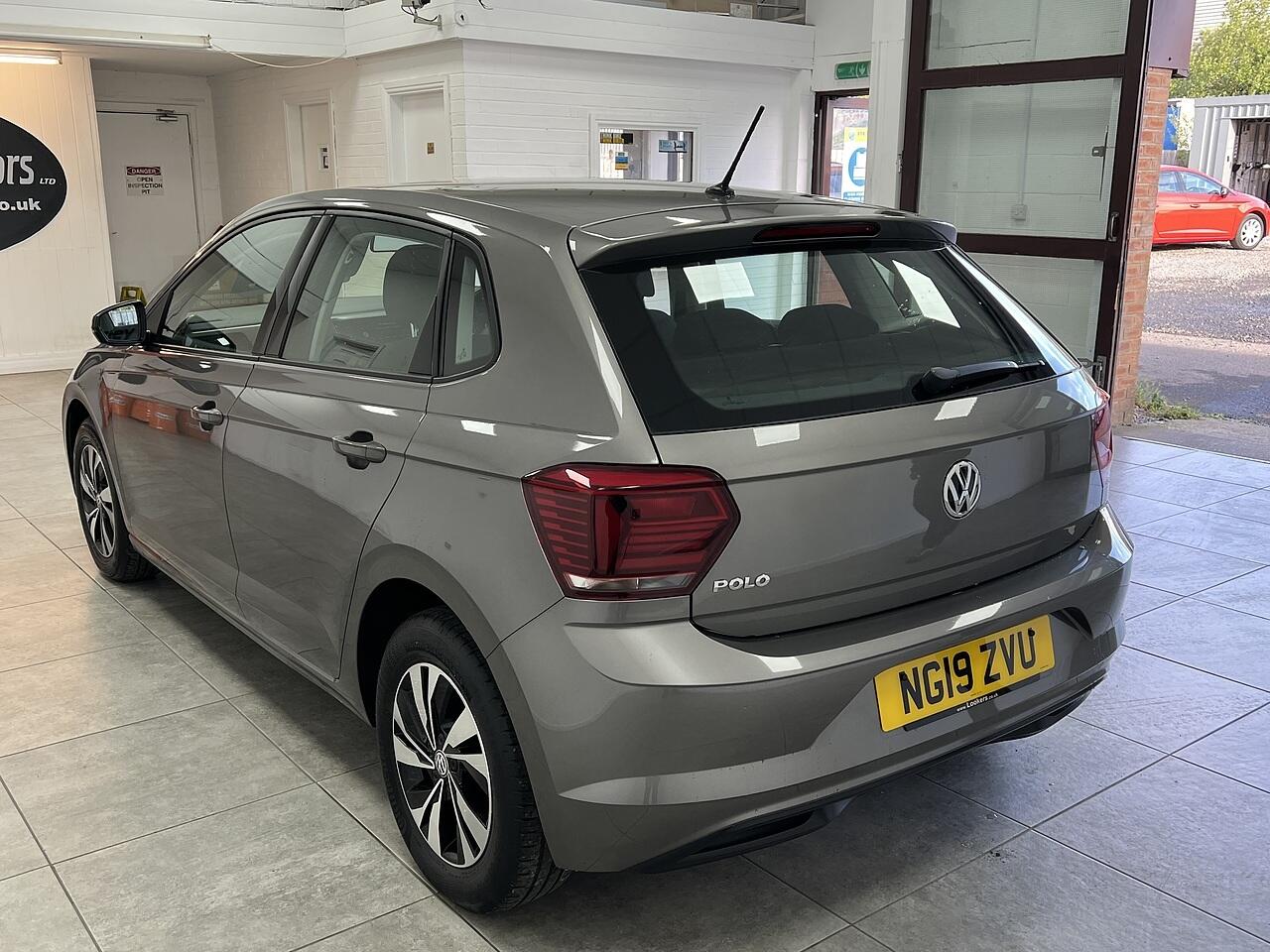 Volkswagen Polo view 5