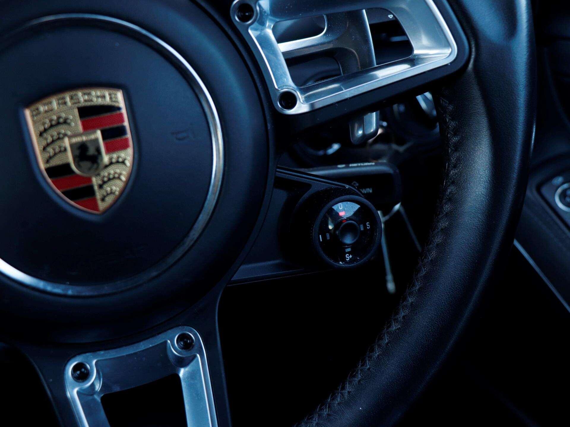 Porsche 911 view 19