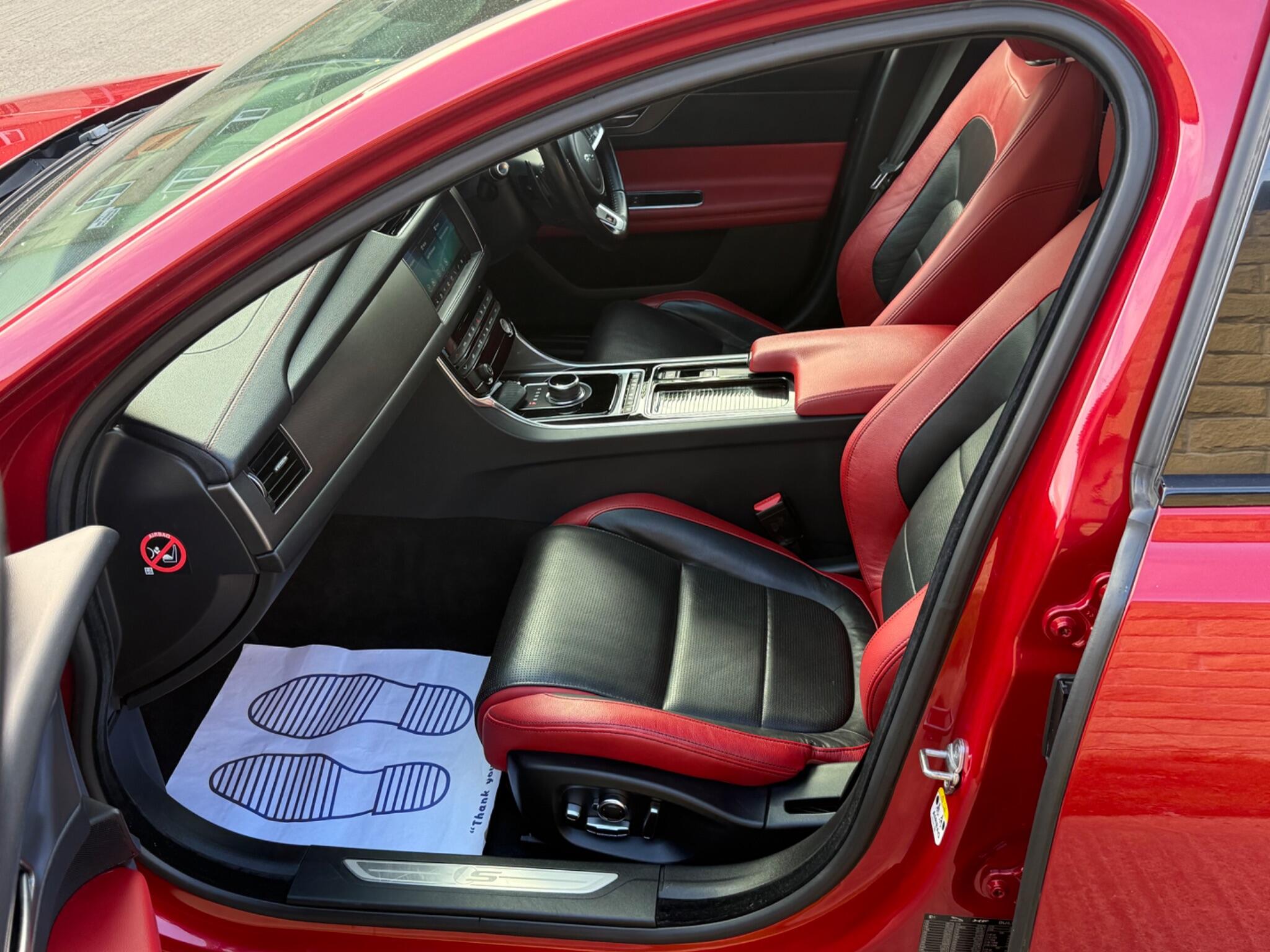 Jaguar XF view 16