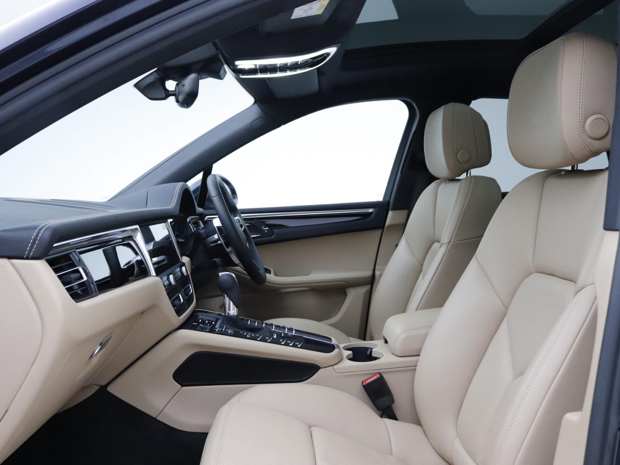 Porsche Macan view 27