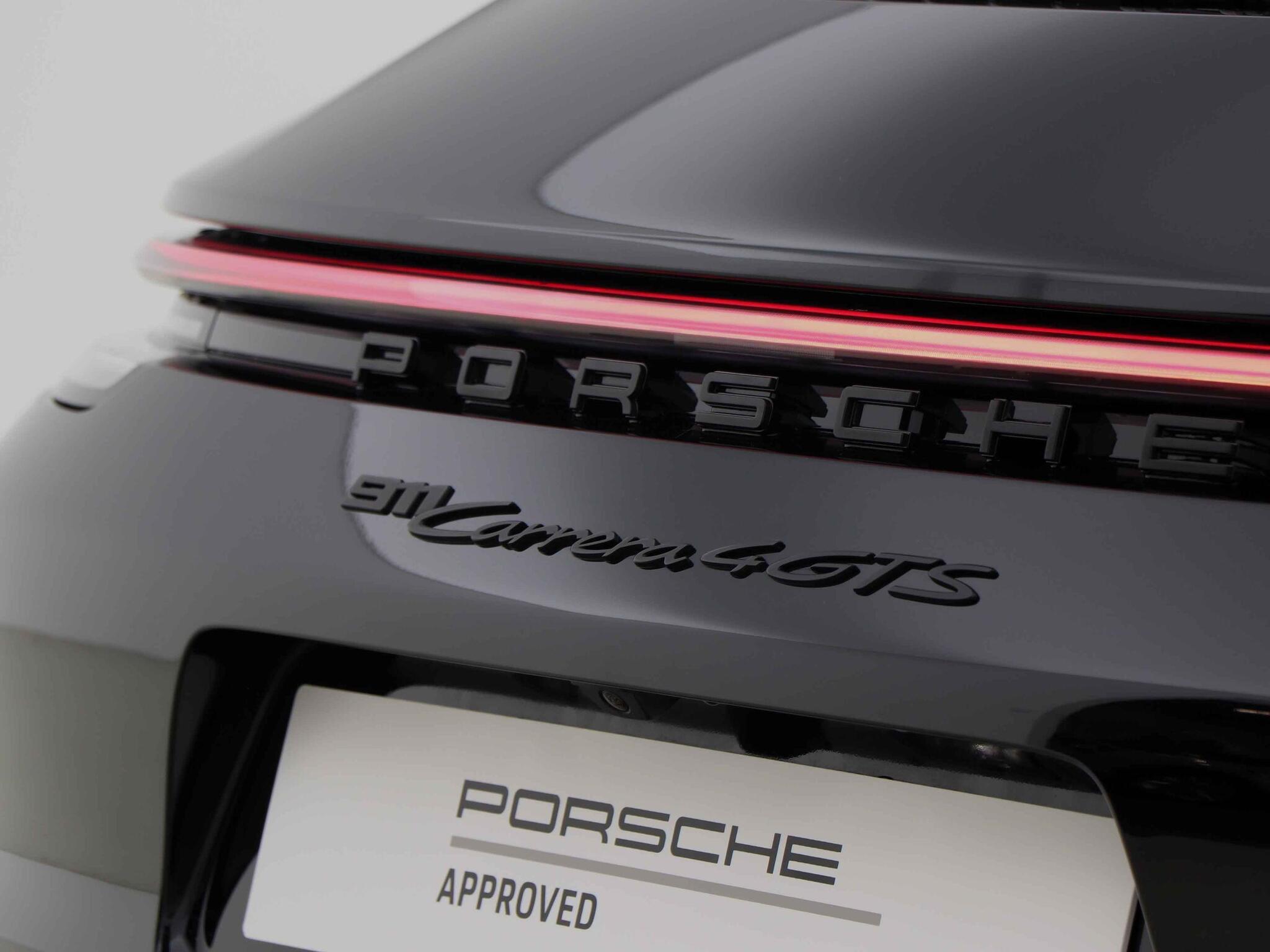 Porsche 911 view 24