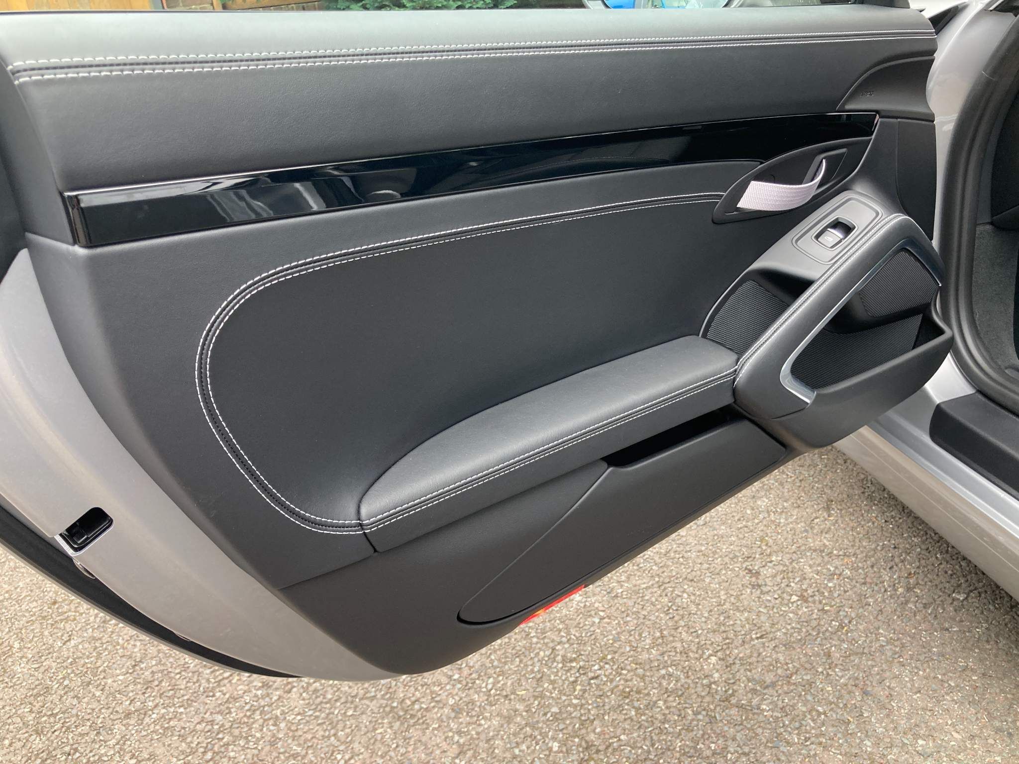 Porsche 911 view 45