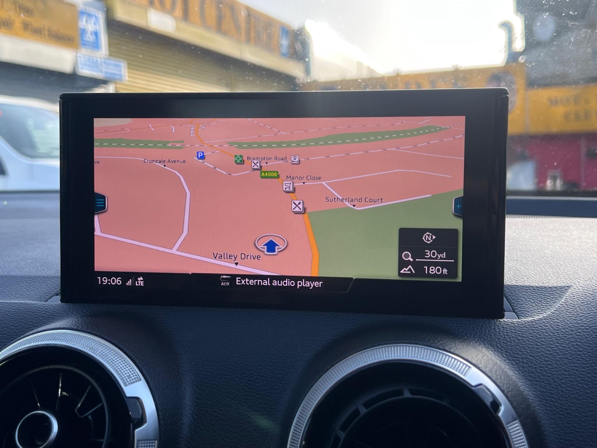 Audi Q2 view 22