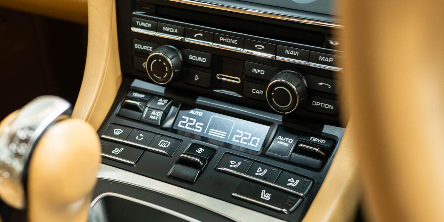 Porsche 911 view 39