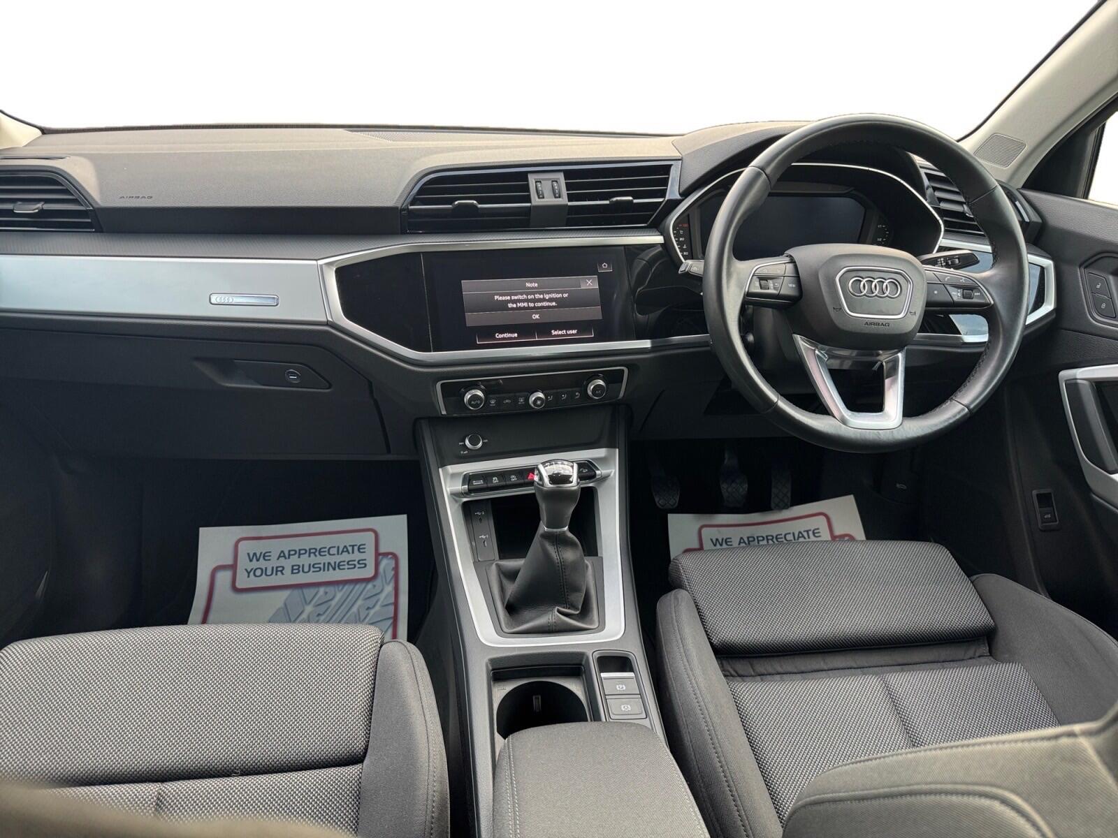 Audi Q3 view 10