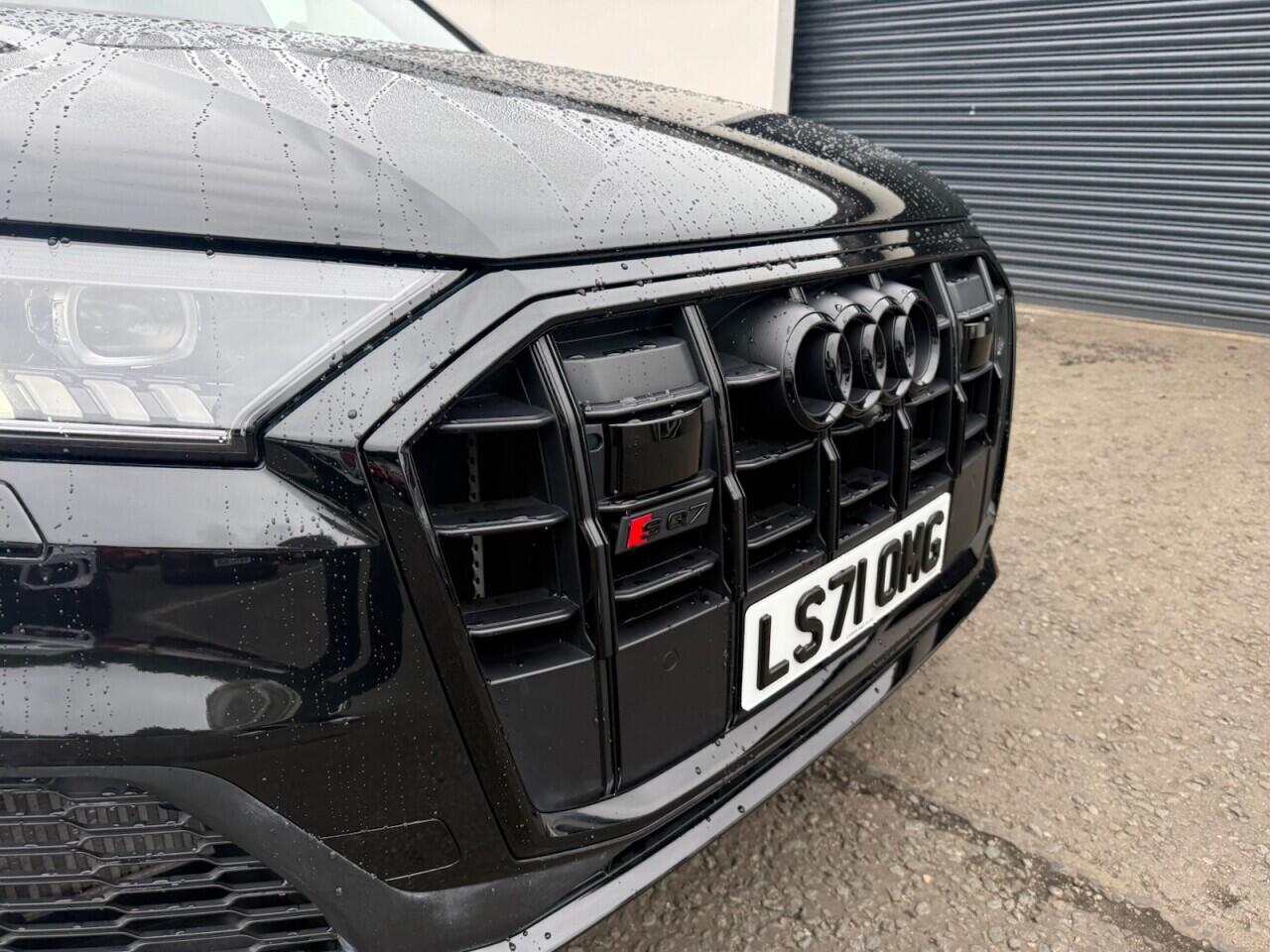 Audi SQ7 view 13