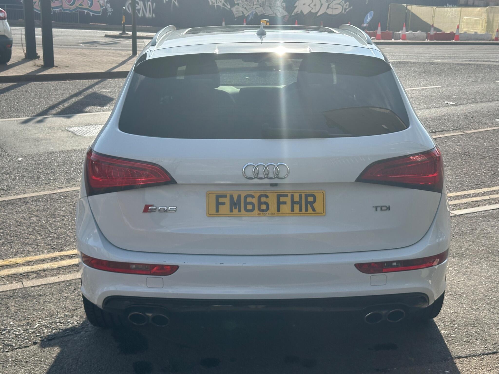 Audi SQ5 view 17