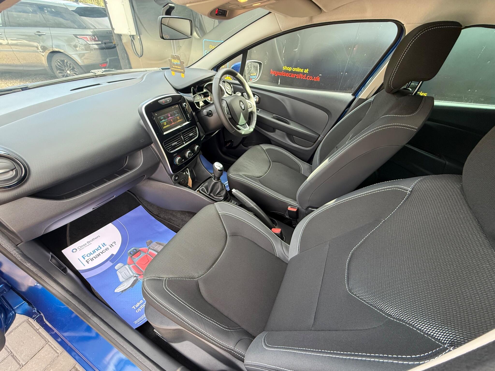 Renault Clio view 23