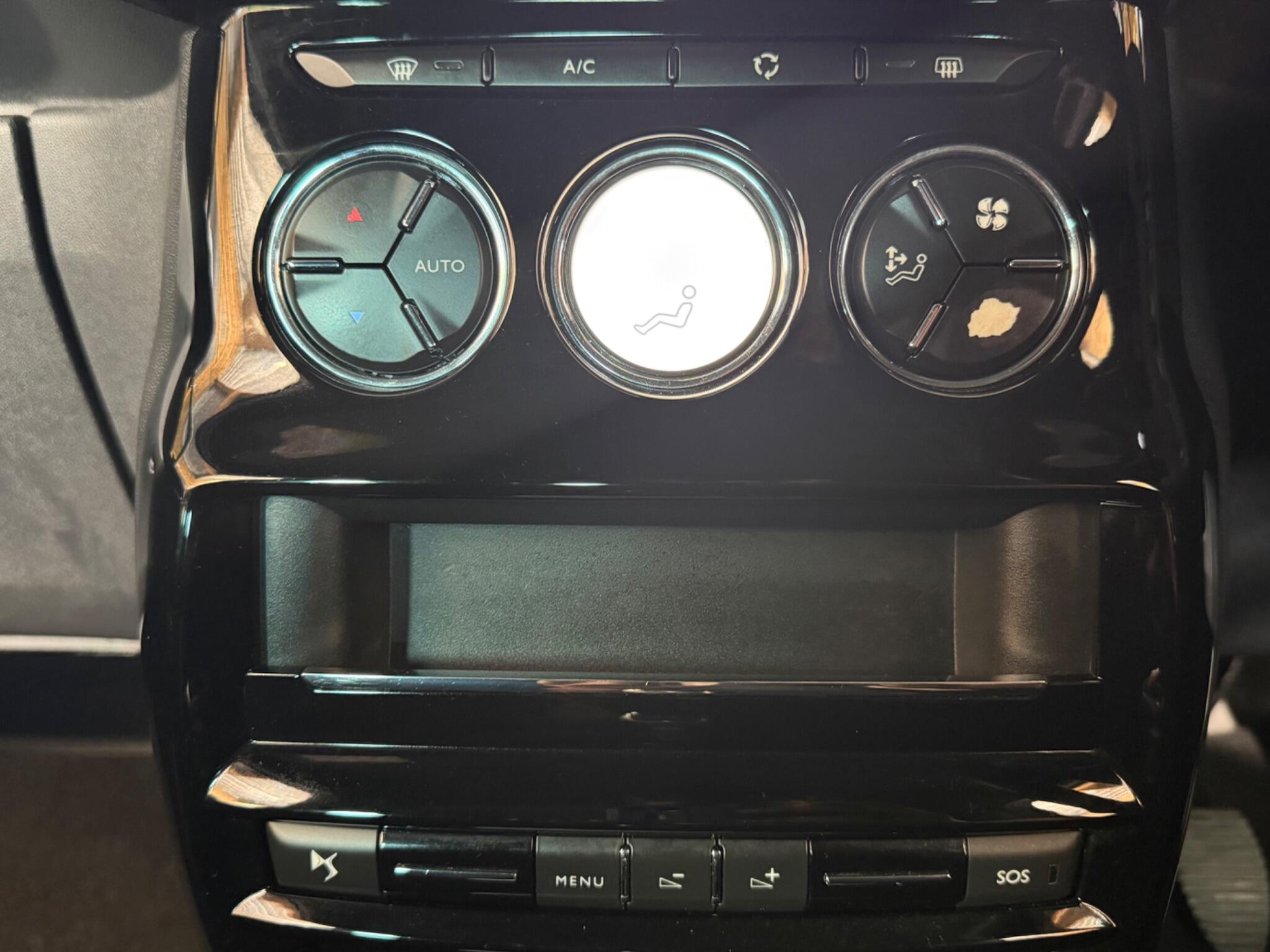 DS Automobiles DS 3 view 19