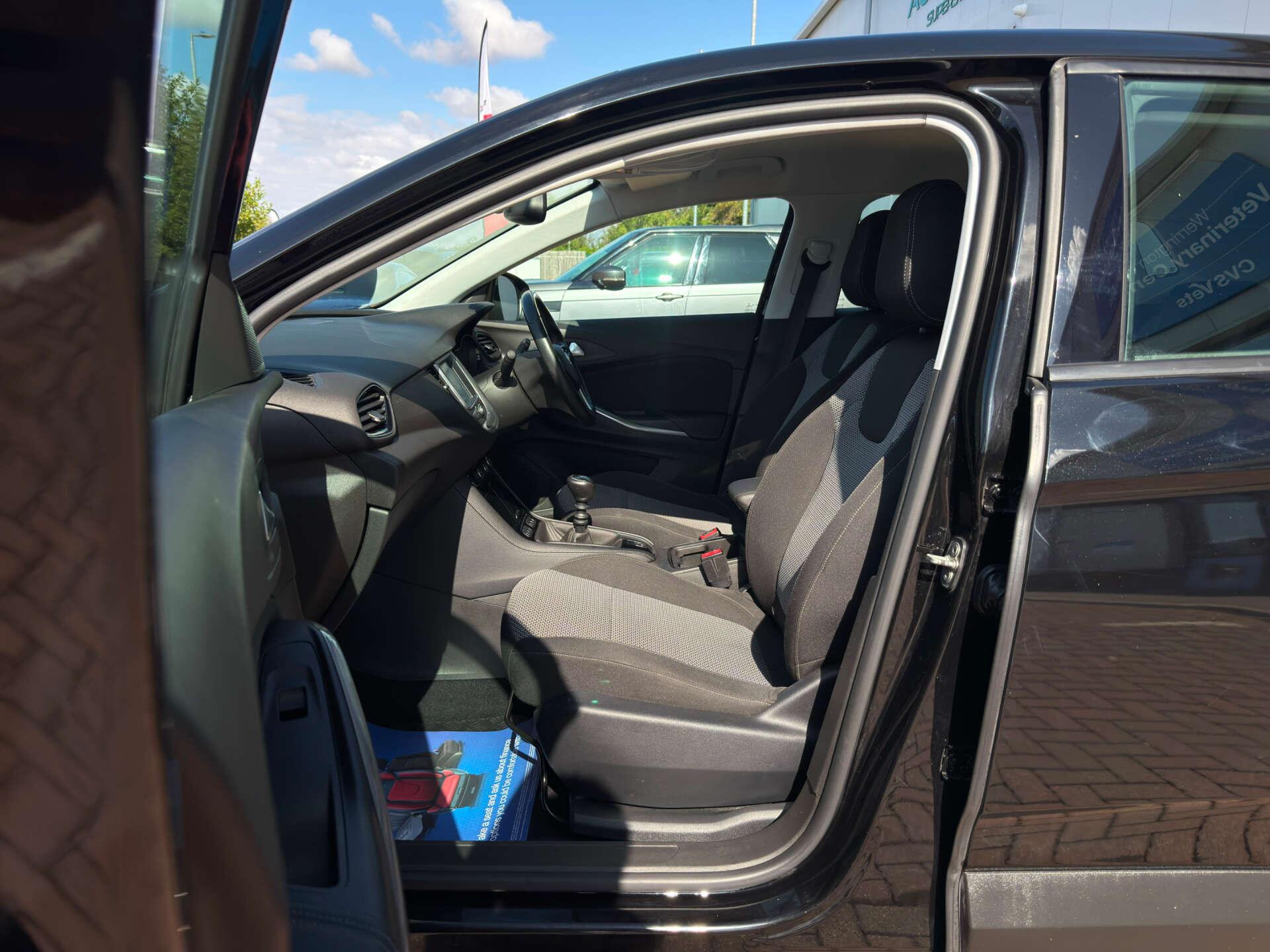 Vauxhall Grandland X view 40