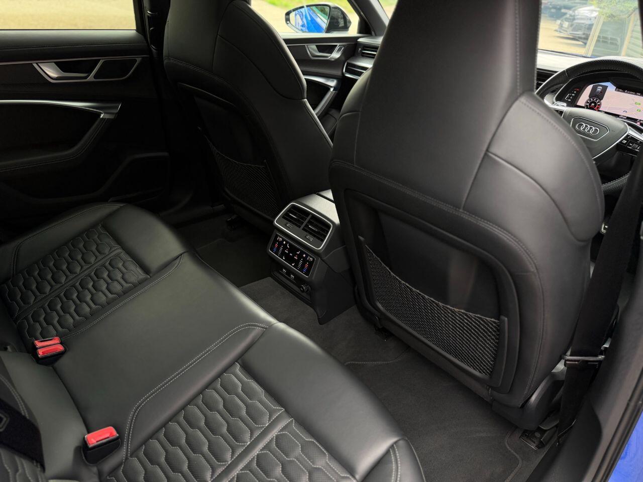 Audi RS6 Avant view 42