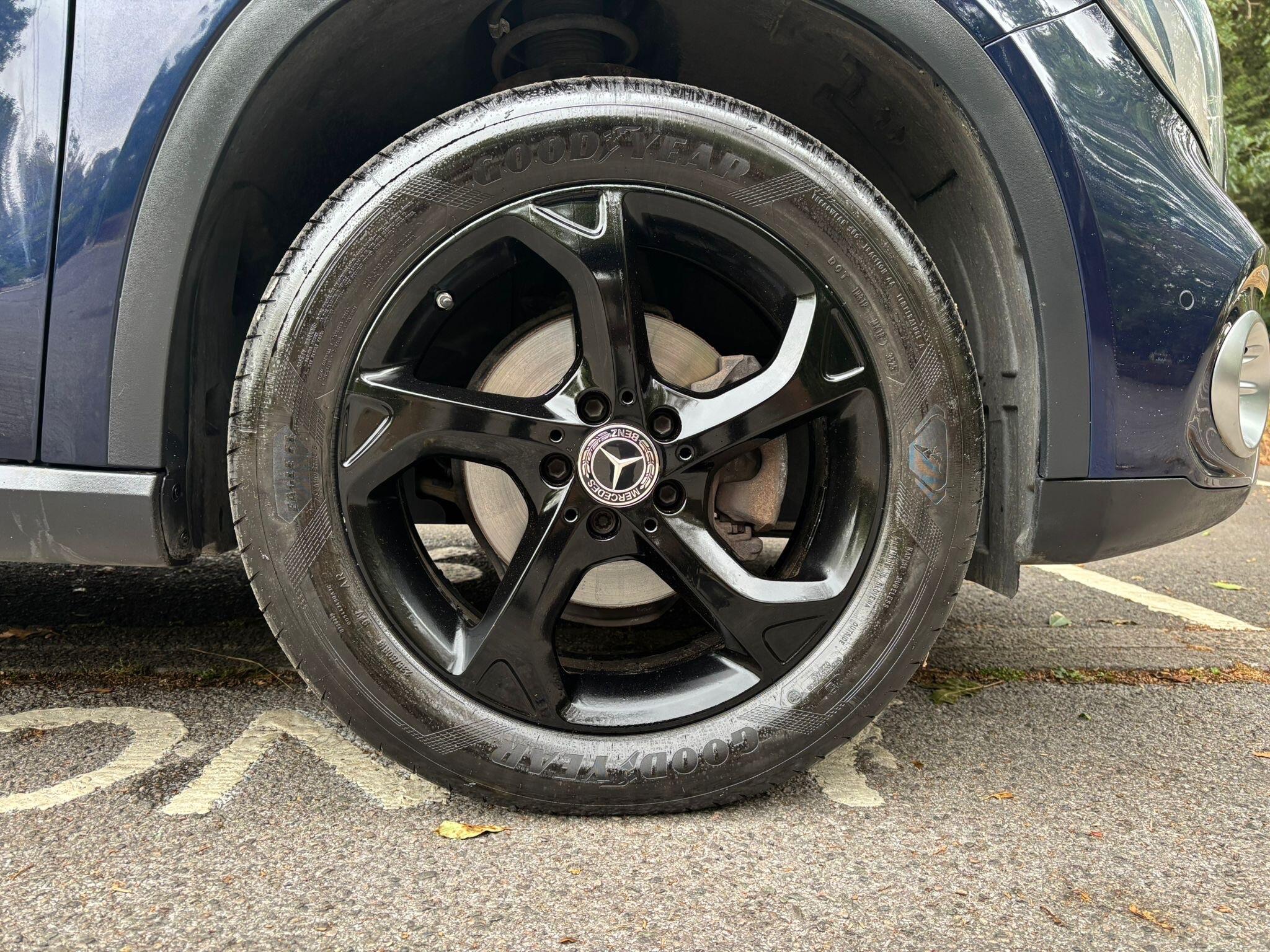 Mercedes-Benz GLA view 32