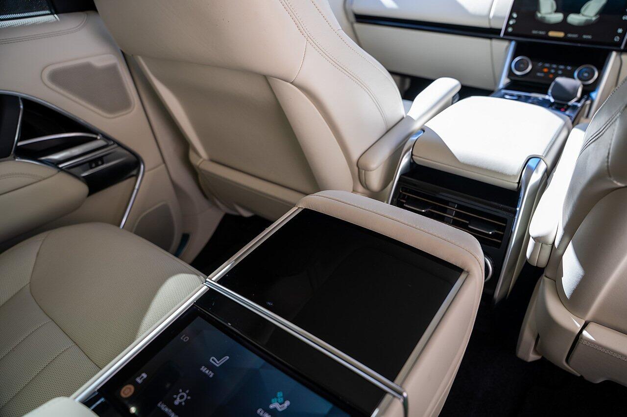 Land Rover Range Rover view 85