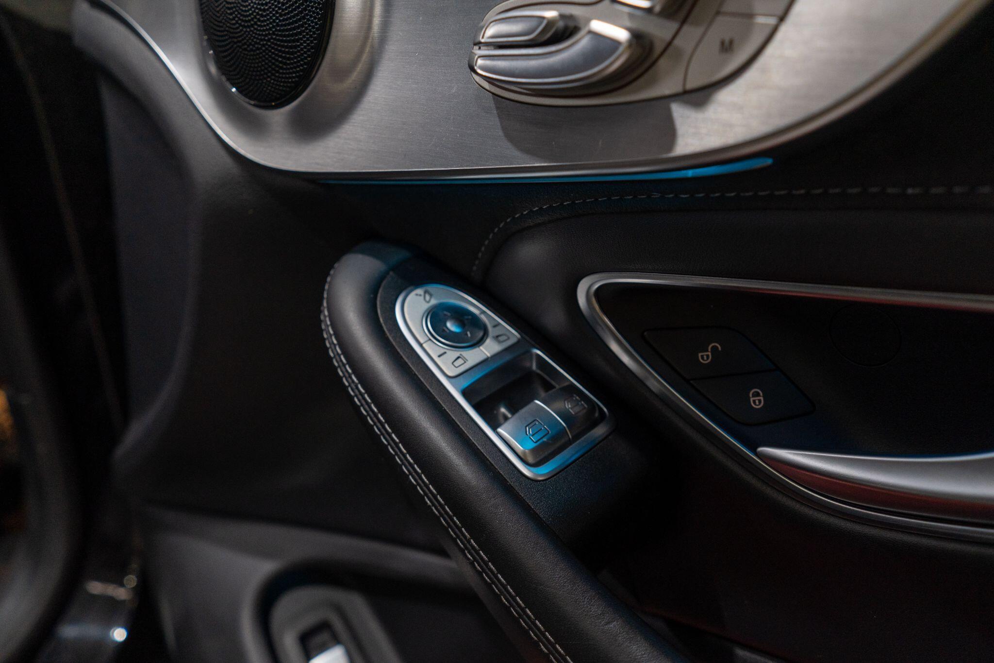 Mercedes-Benz C-Class view 20
