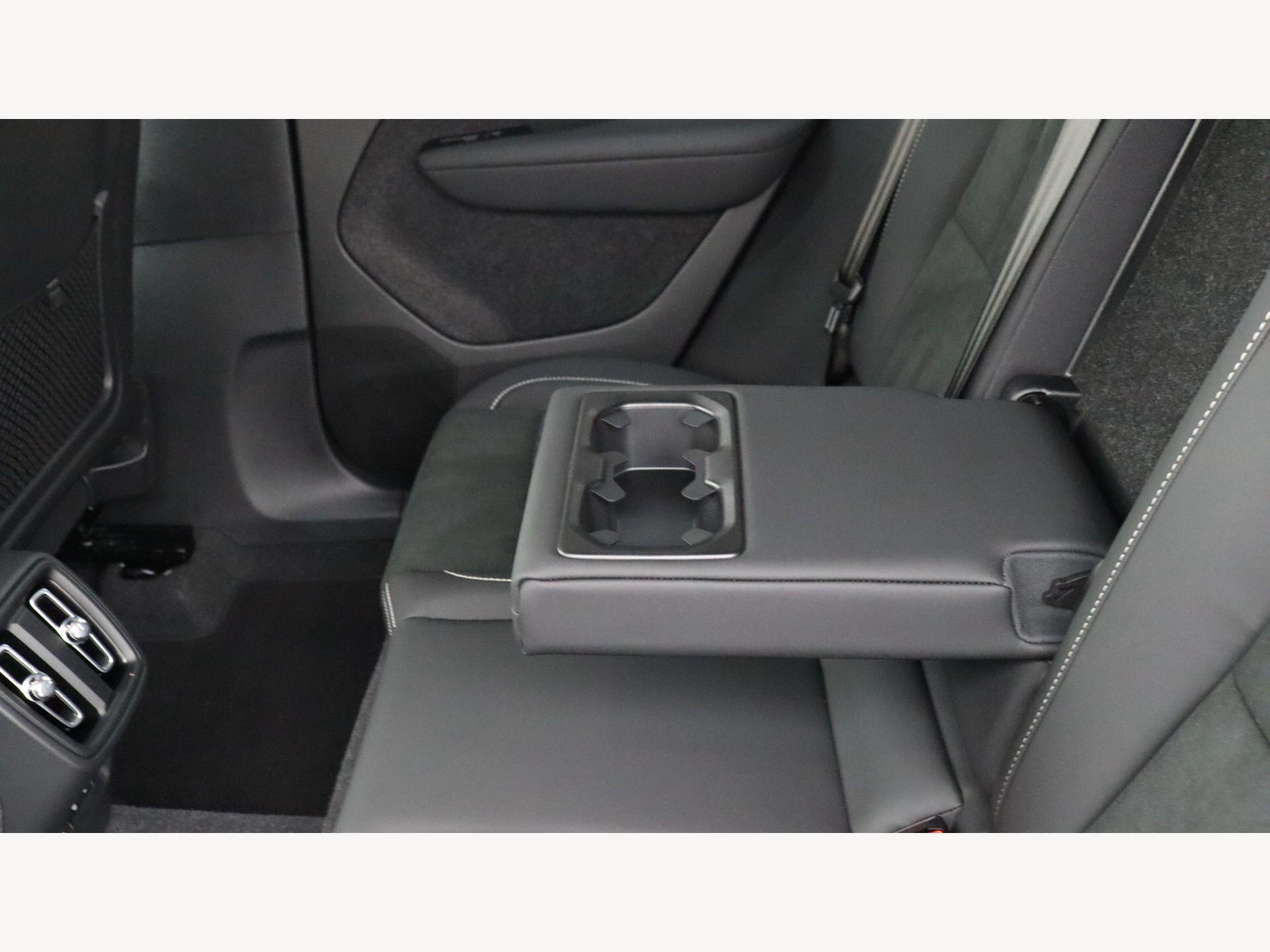 Volvo XC40 view 33