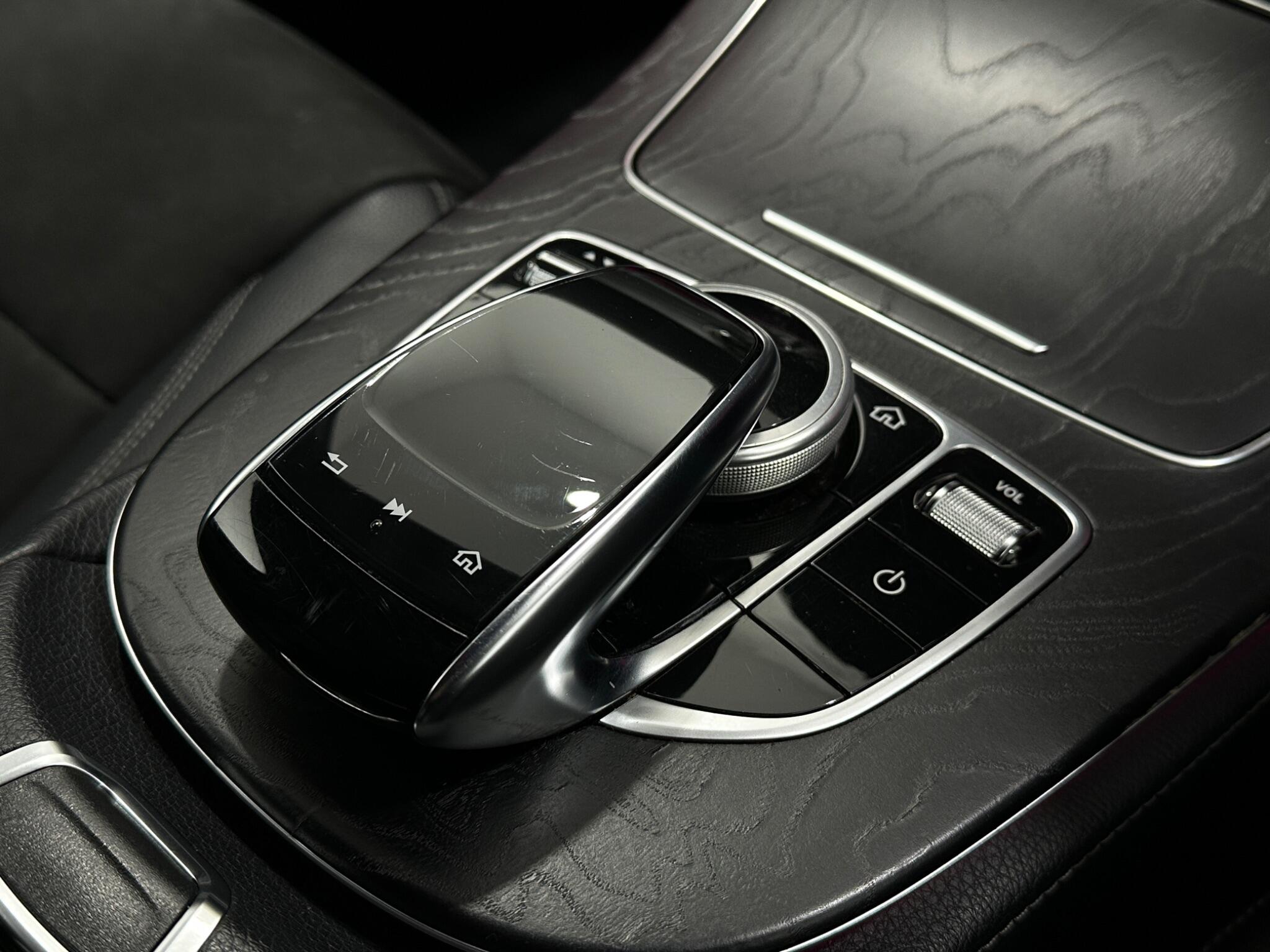 Mercedes-Benz E-Class view 22