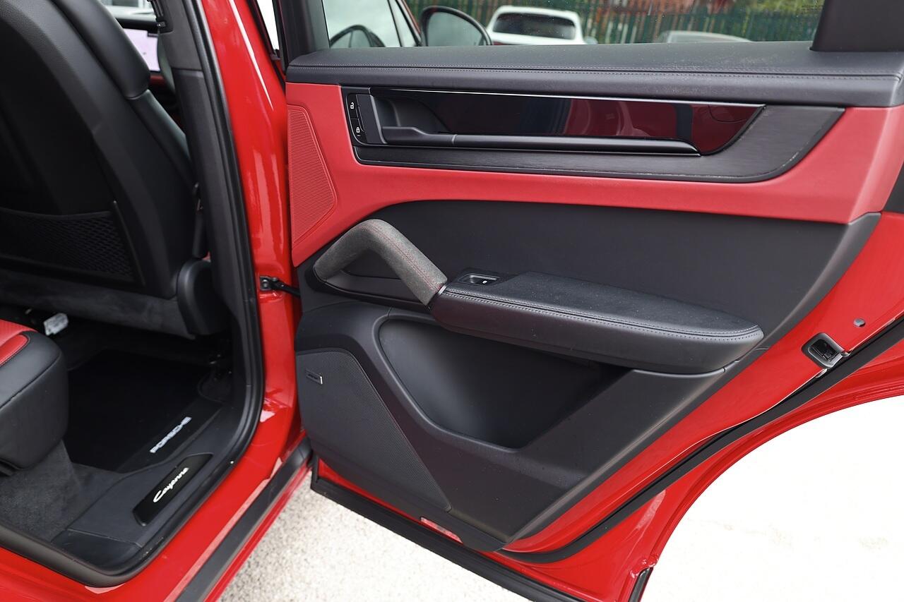 Porsche Cayenne view 16