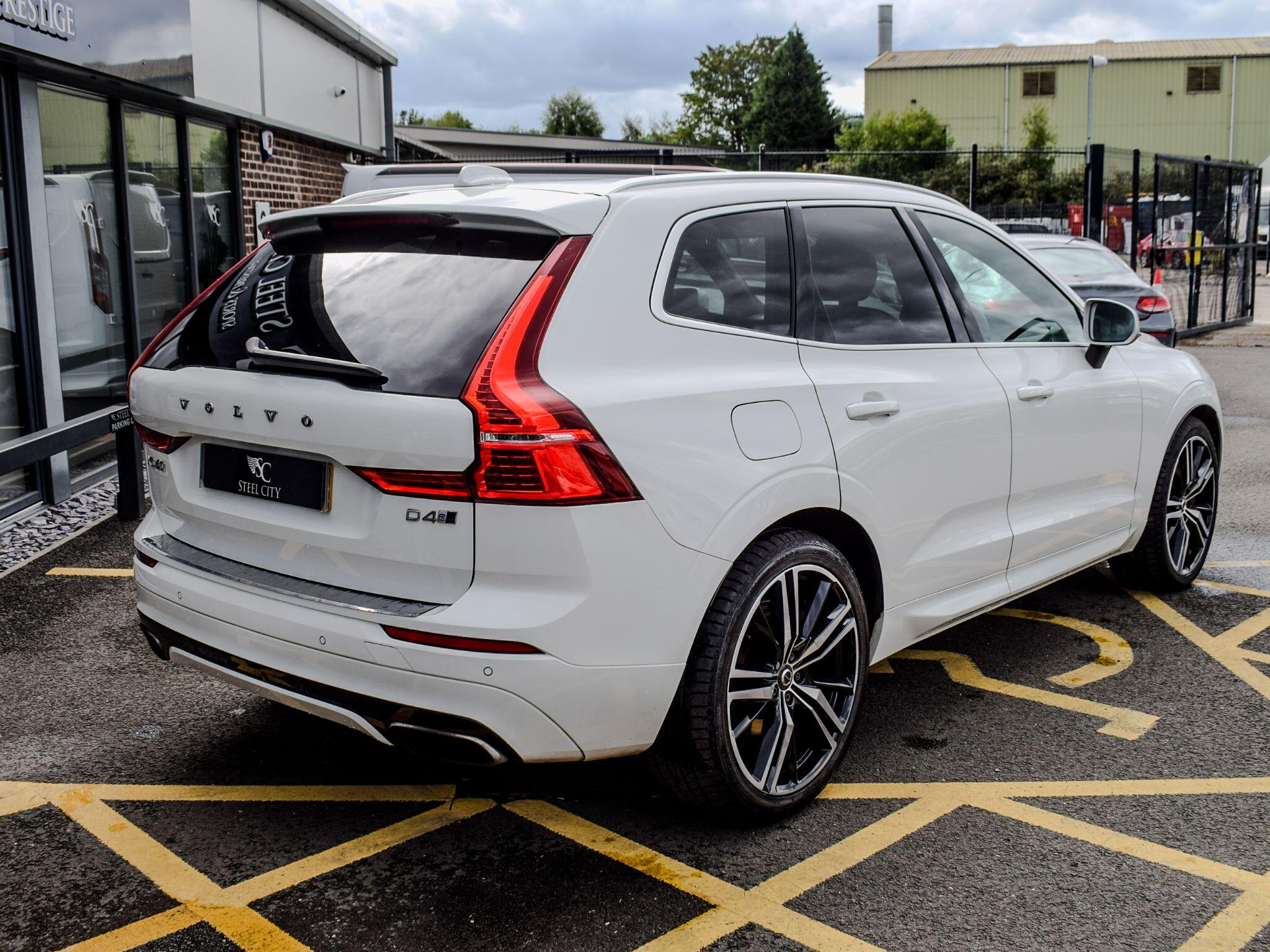 Volvo XC60 view 8