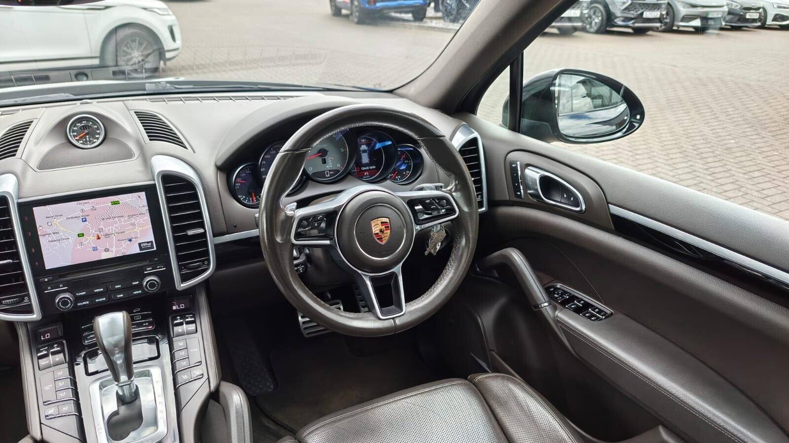 Porsche Cayenne view 13