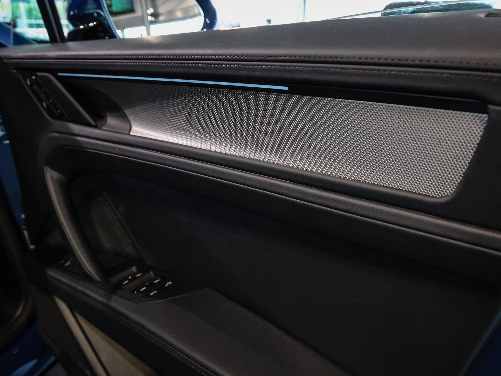 Porsche Cayenne view 29