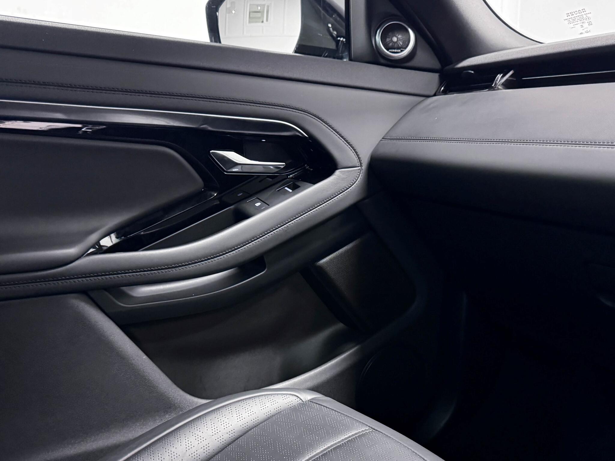 Land Rover Range Rover Evoque view 34