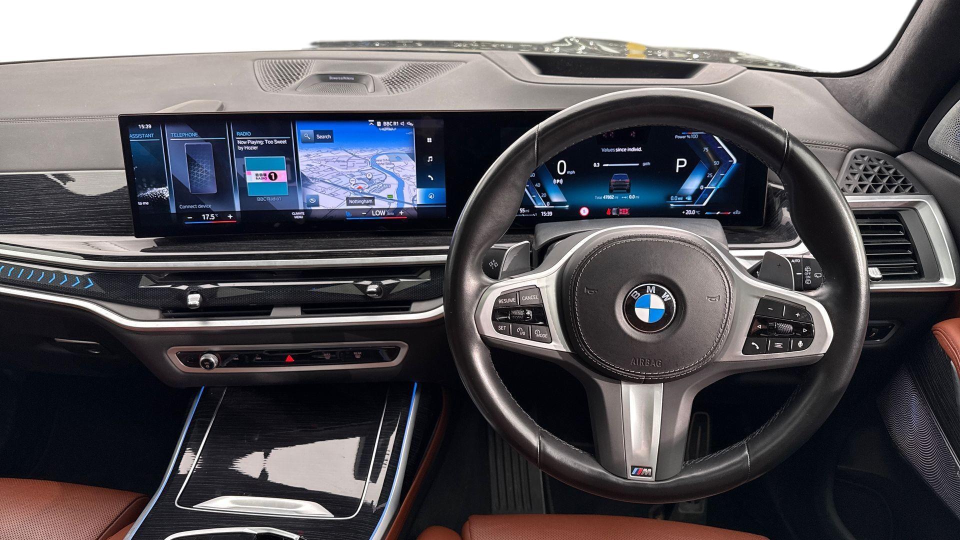 BMW X7 view 5