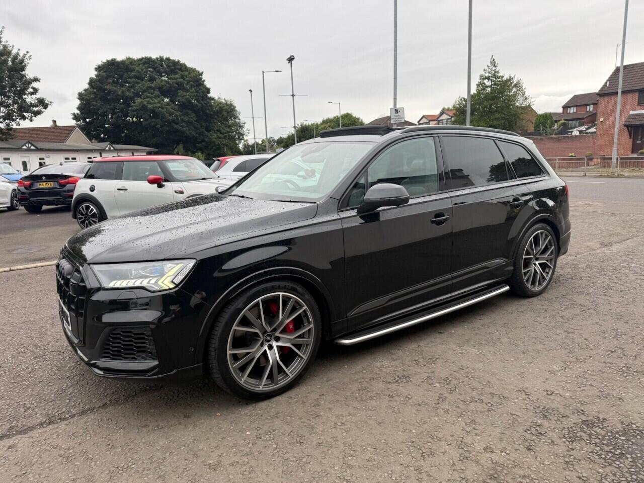 Audi SQ7 view 10