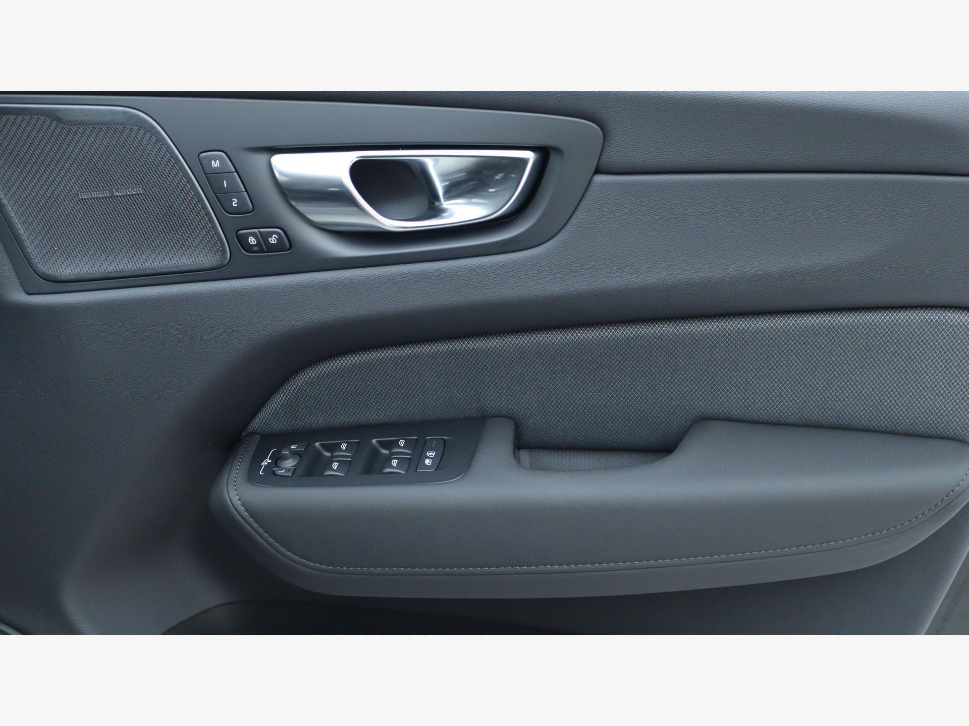 Volvo XC60 view 29