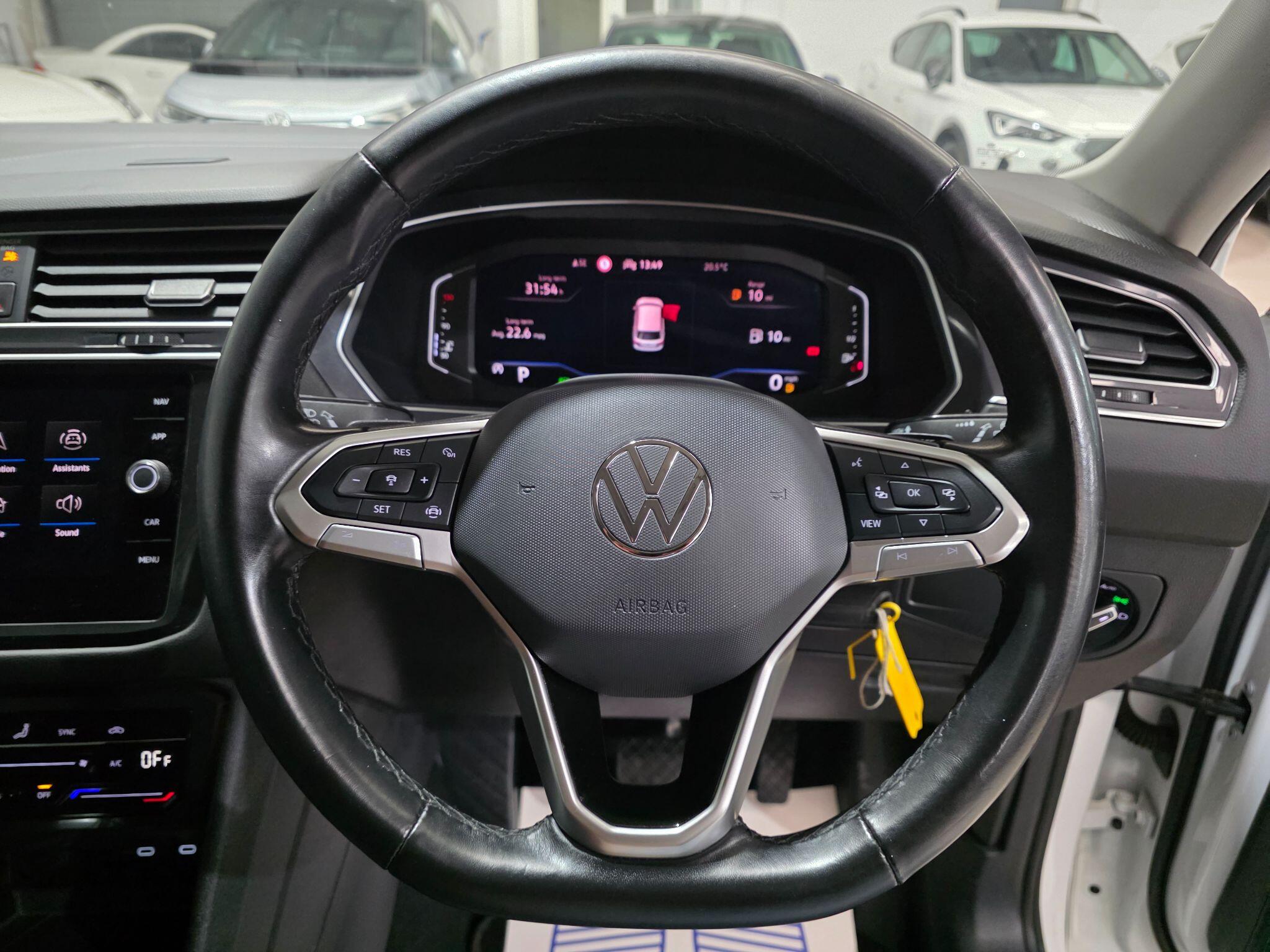 Volkswagen Tiguan Allspace view 17