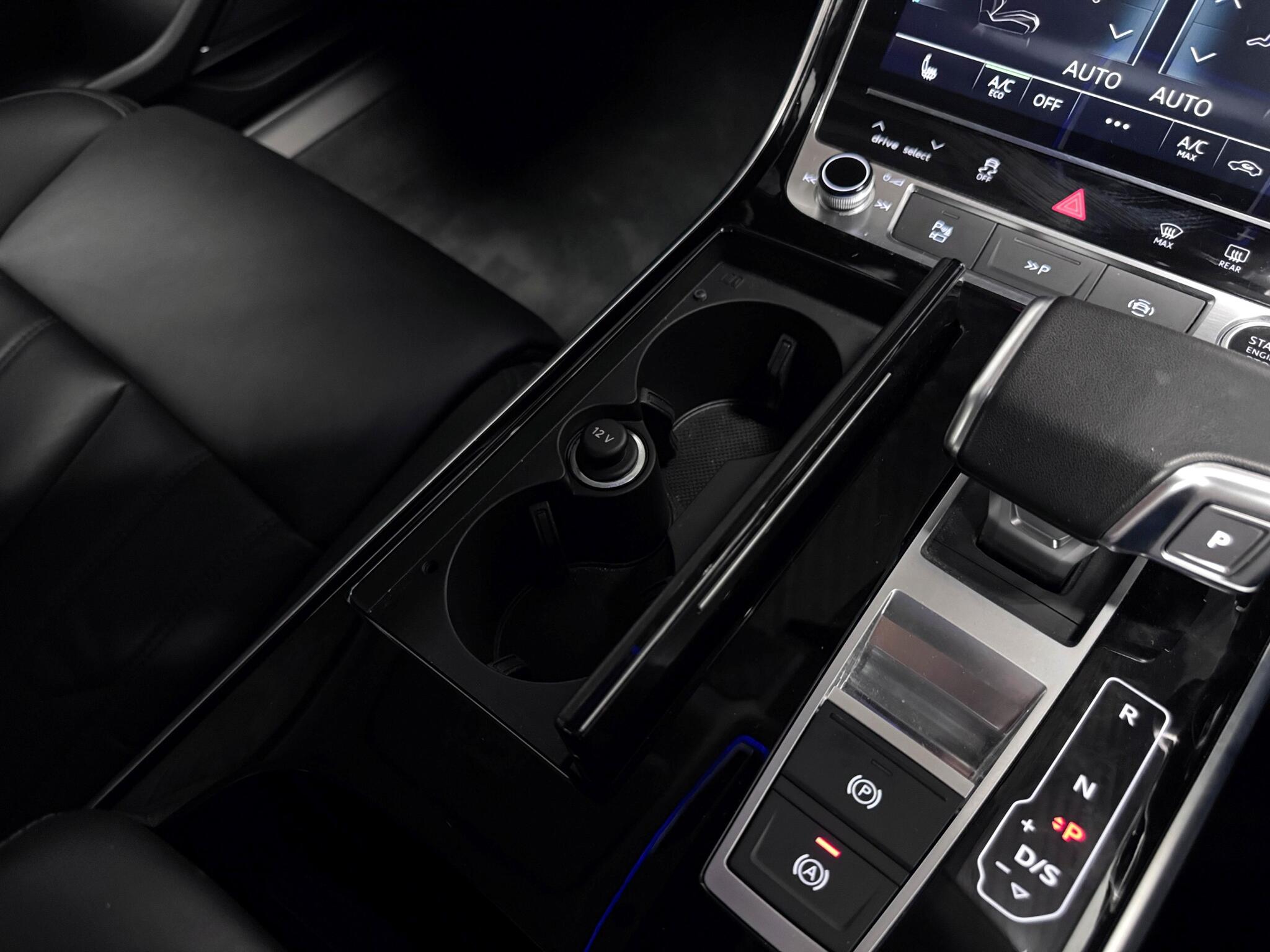 Audi A8 view 50