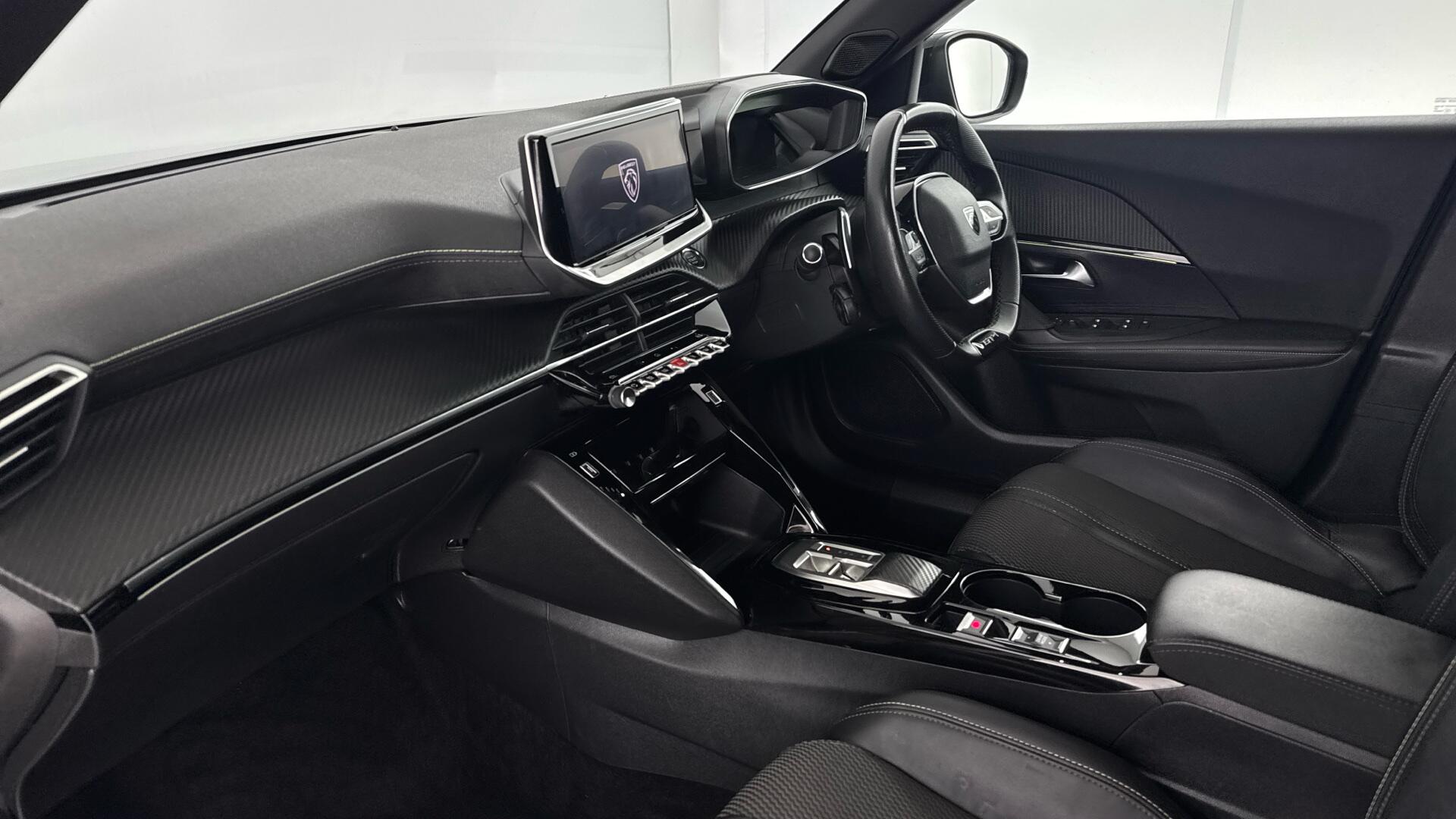 Peugeot 2008 view 10