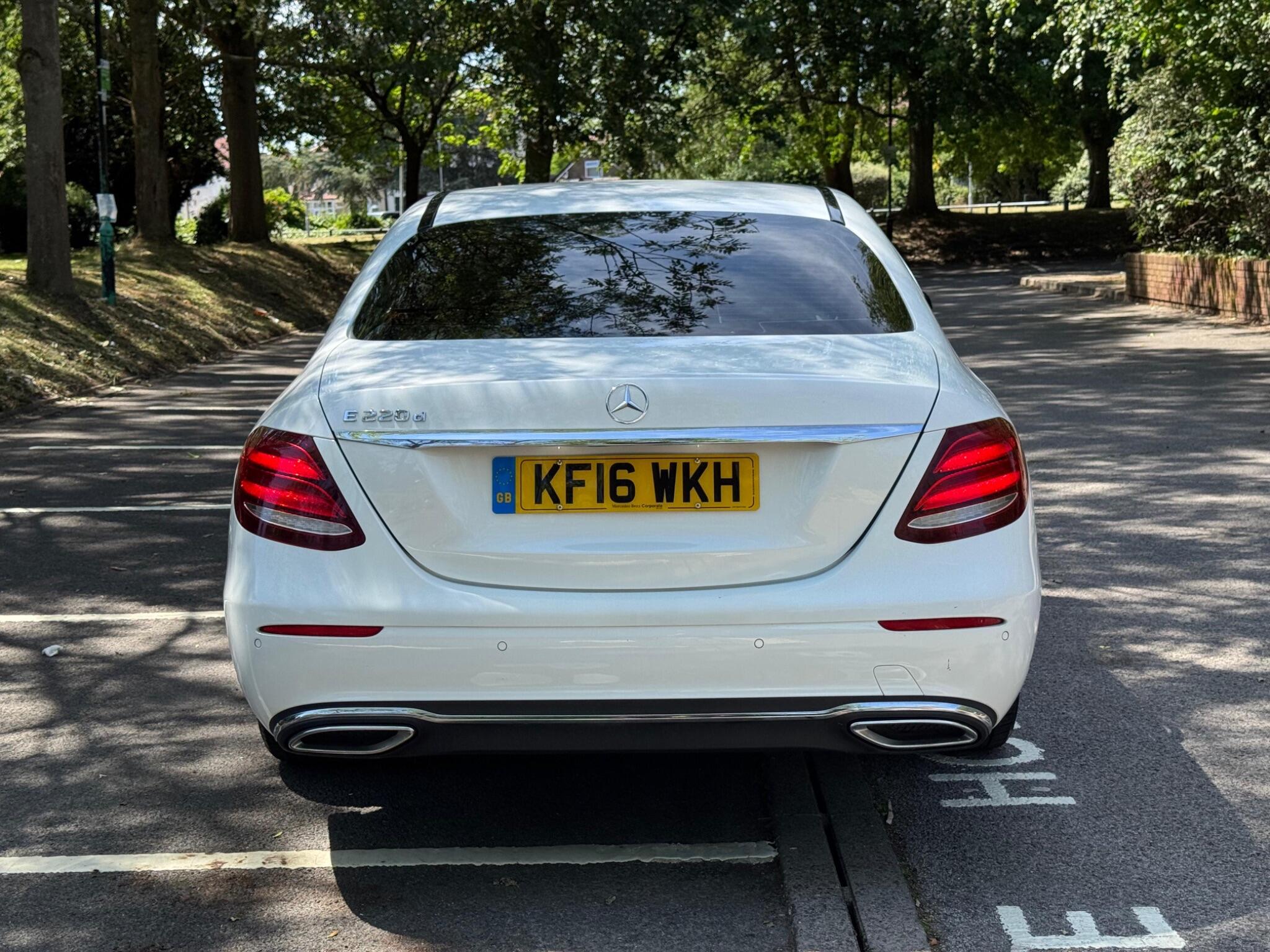 Mercedes-Benz E-Class view 4