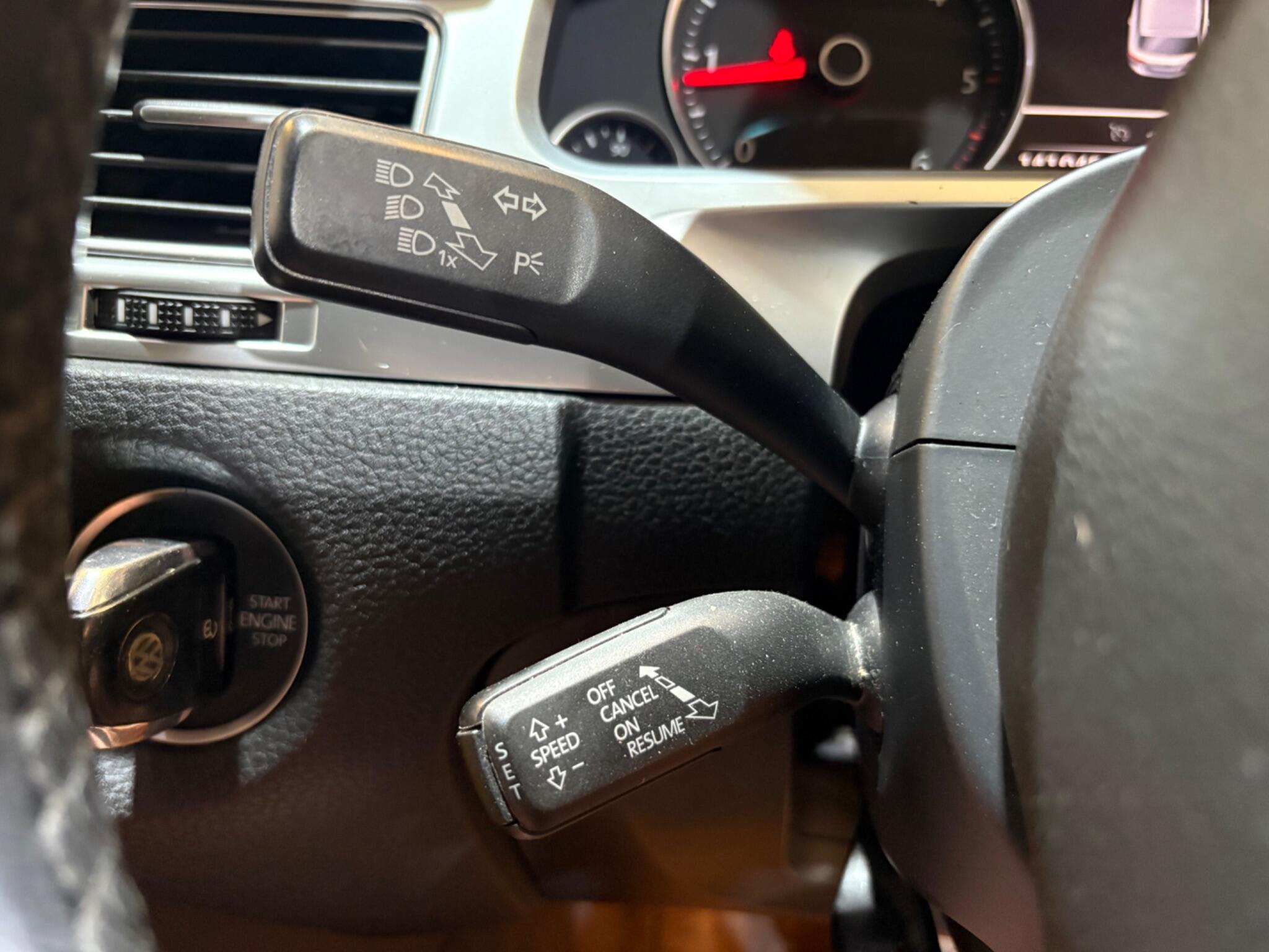 Volkswagen Touareg view 25
