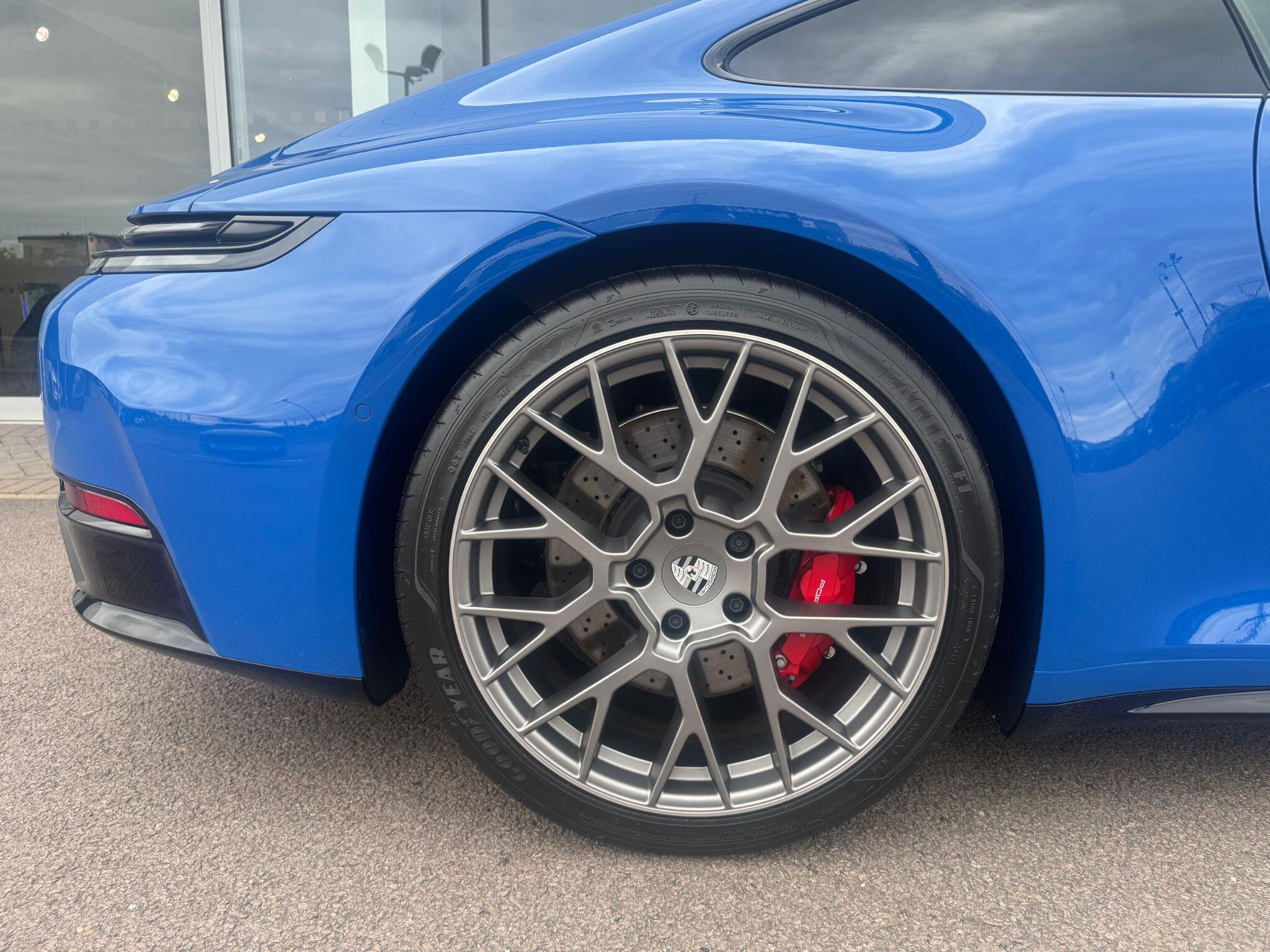 Porsche 911 view 20