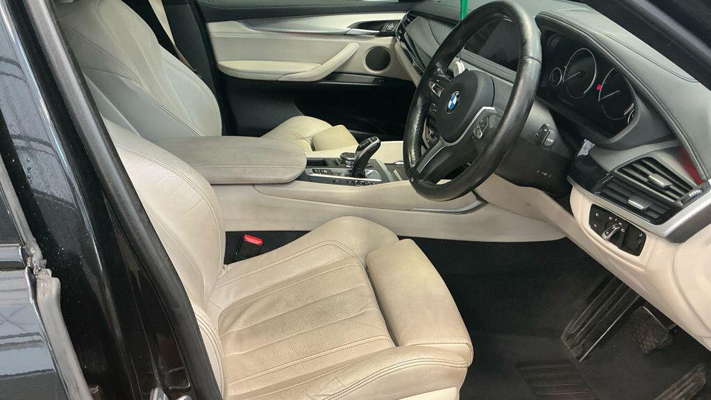 BMW X6 view 2